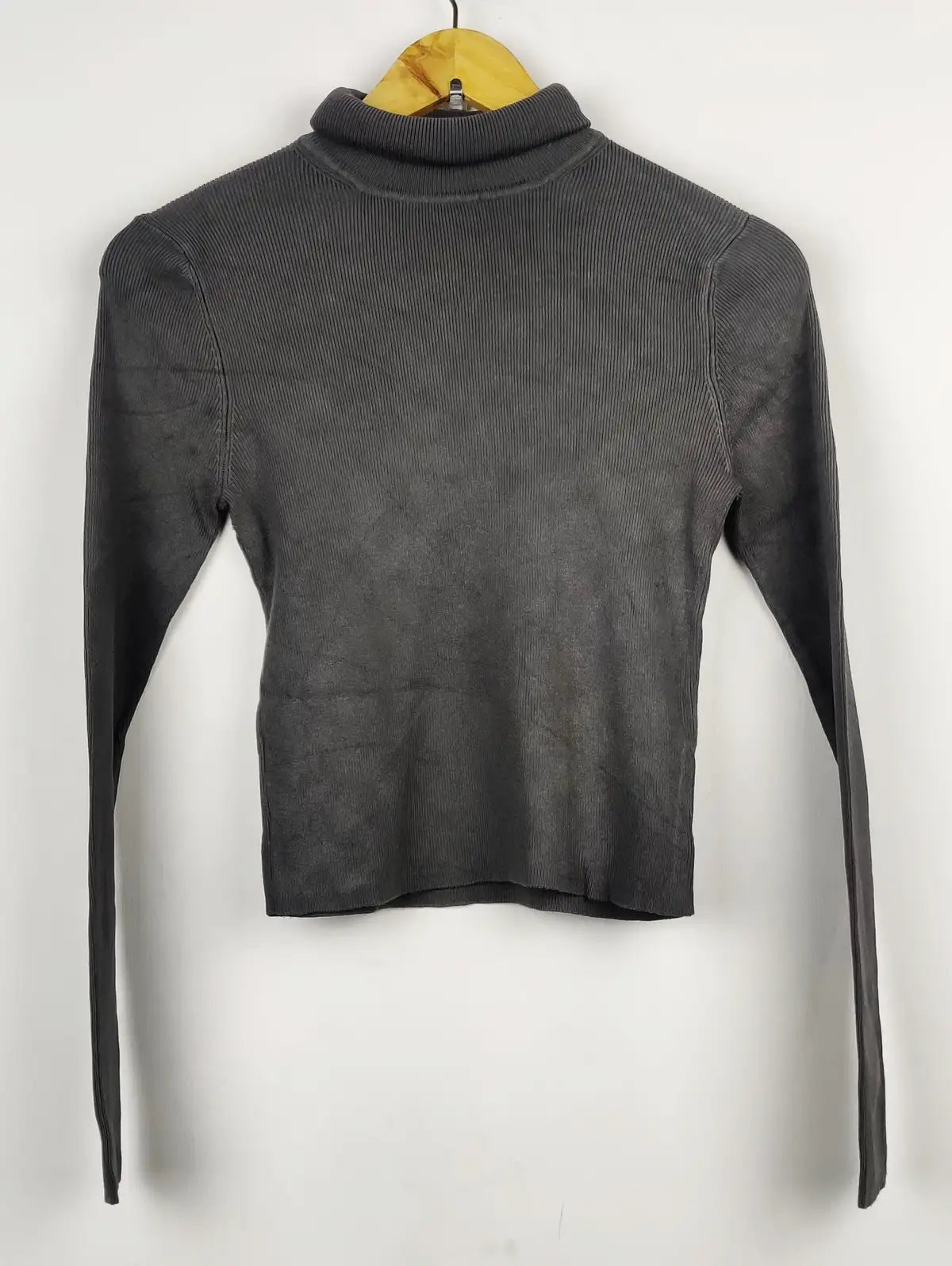 Buy online pre-used pre-loved 100% authentic & Original branded Zara (HT-2040) available in Pakistan. Top international brands avilable.