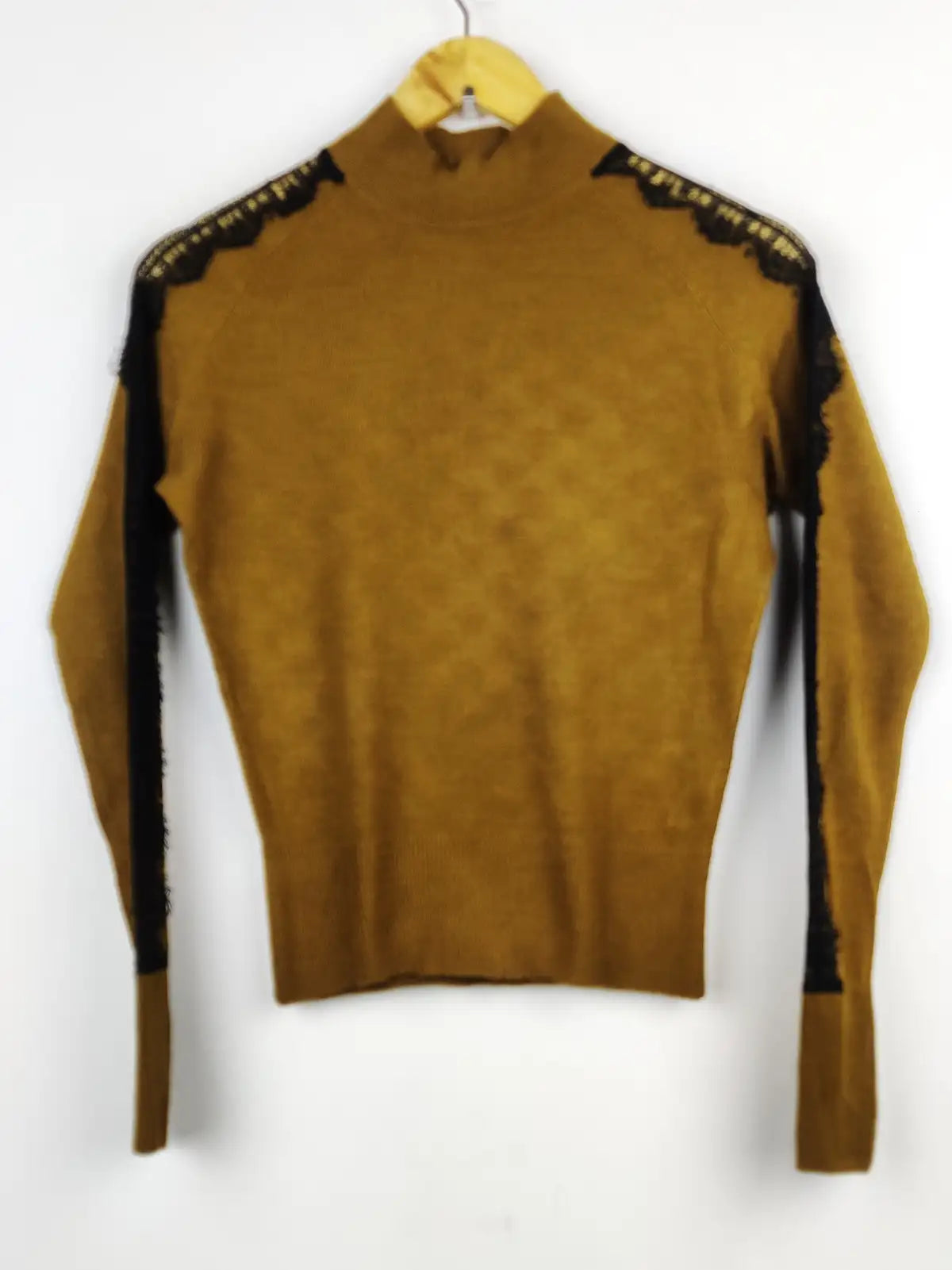 Buy online pre-used pre-loved 100% authentic & Original branded Zara (HT-2050) available in Pakistan. Top international brands avilable.