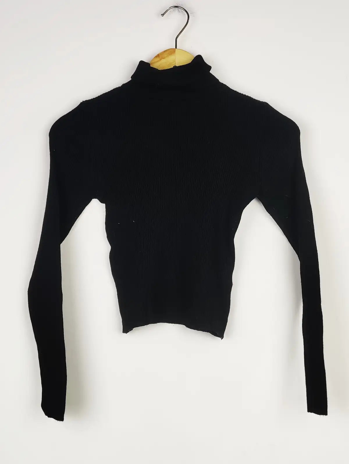 Buy online pre-used pre-loved 100% authentic & Original branded Pull&Bear (HT-2114) available in Pakistan. Top international brands avilable.