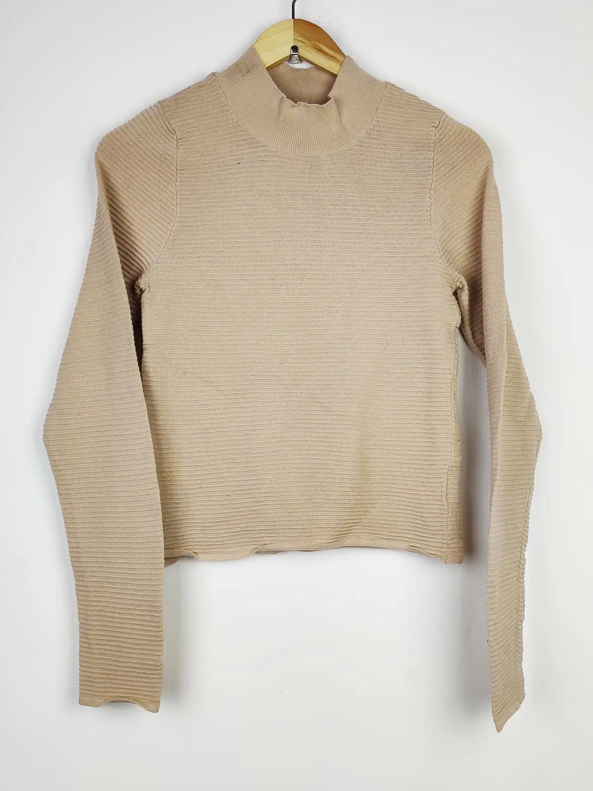 Buy online pre-used pre-loved 100% authentic & Original branded Five Twenty Five (HT-2188) available in Pakistan. Top international brands avilable.