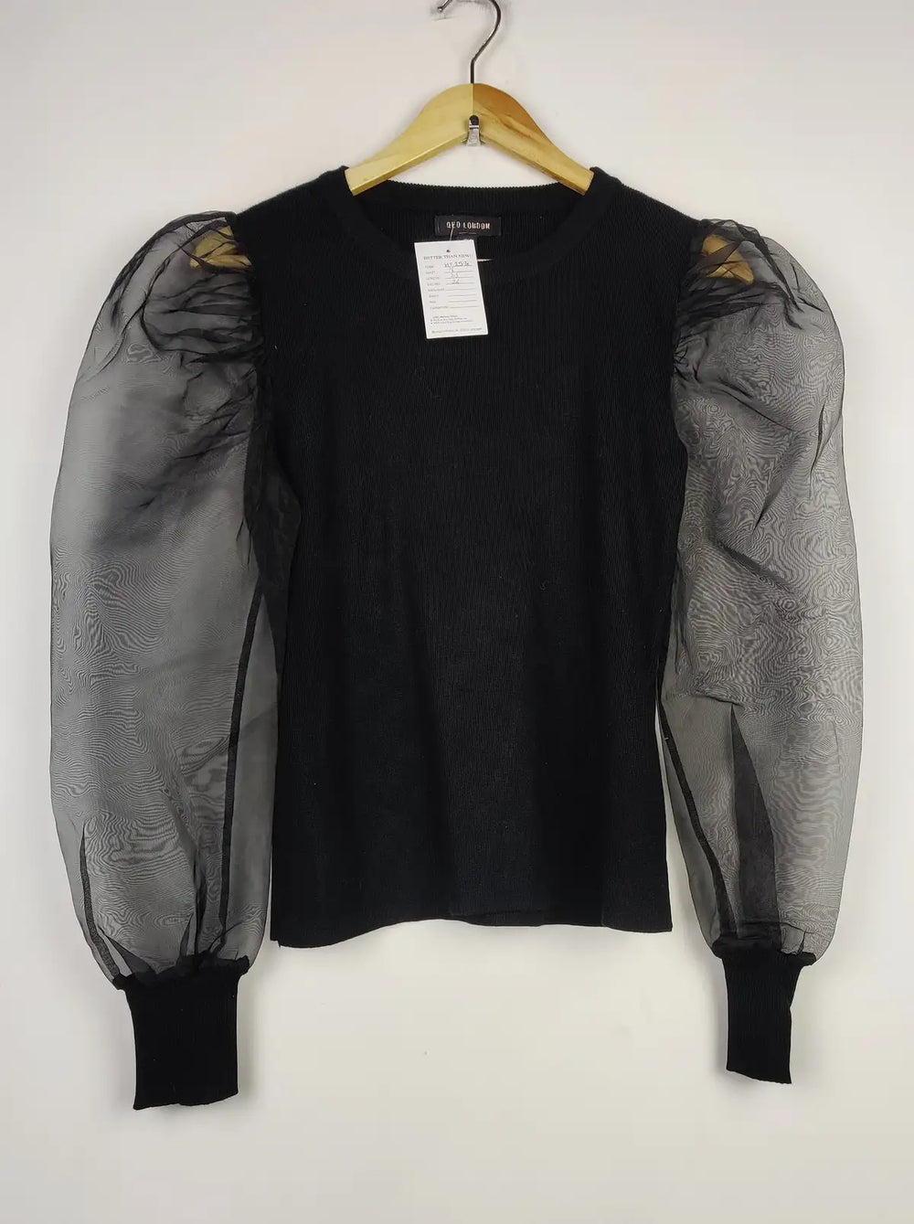 Buy online pre-used pre-loved 100% authentic & Original branded Qed London (HT-2570) available in Pakistan. Top international brands avilable.