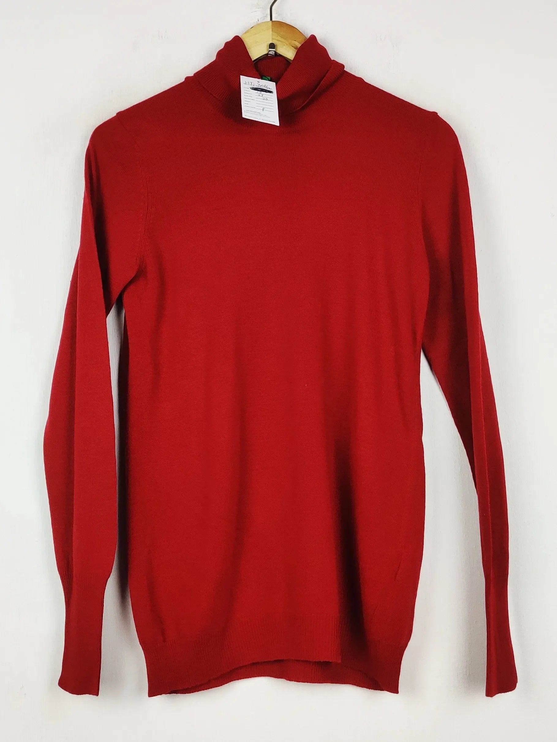 Buy online pre-used pre-loved 100% authentic & Original branded Benetton (HT-3016) available in Pakistan. Top international brands avilable.