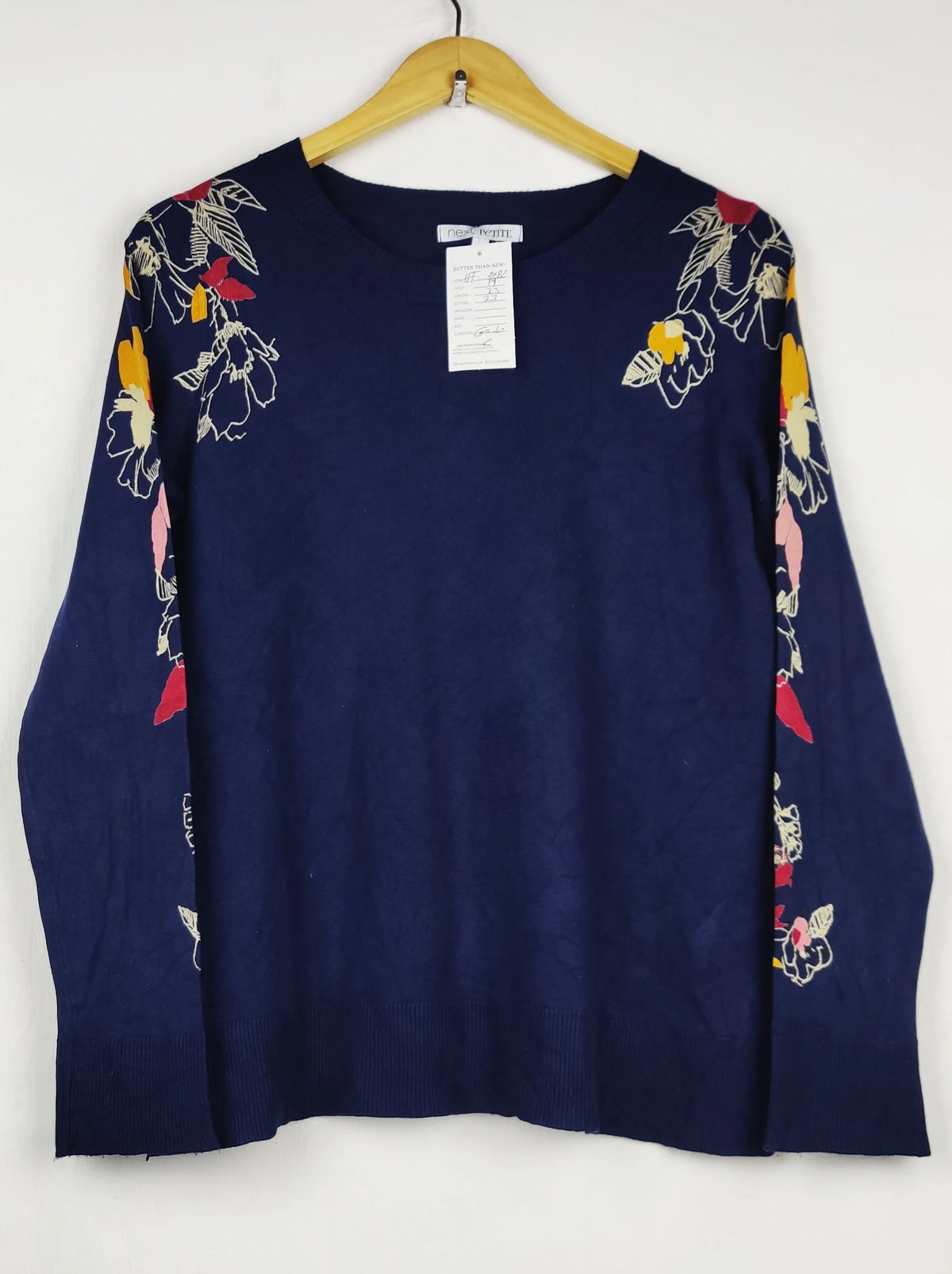 Buy online pre-used pre-loved 100% authentic & Original branded Uniqlo (HT-3082) available in Pakistan. Top international brands avilable.