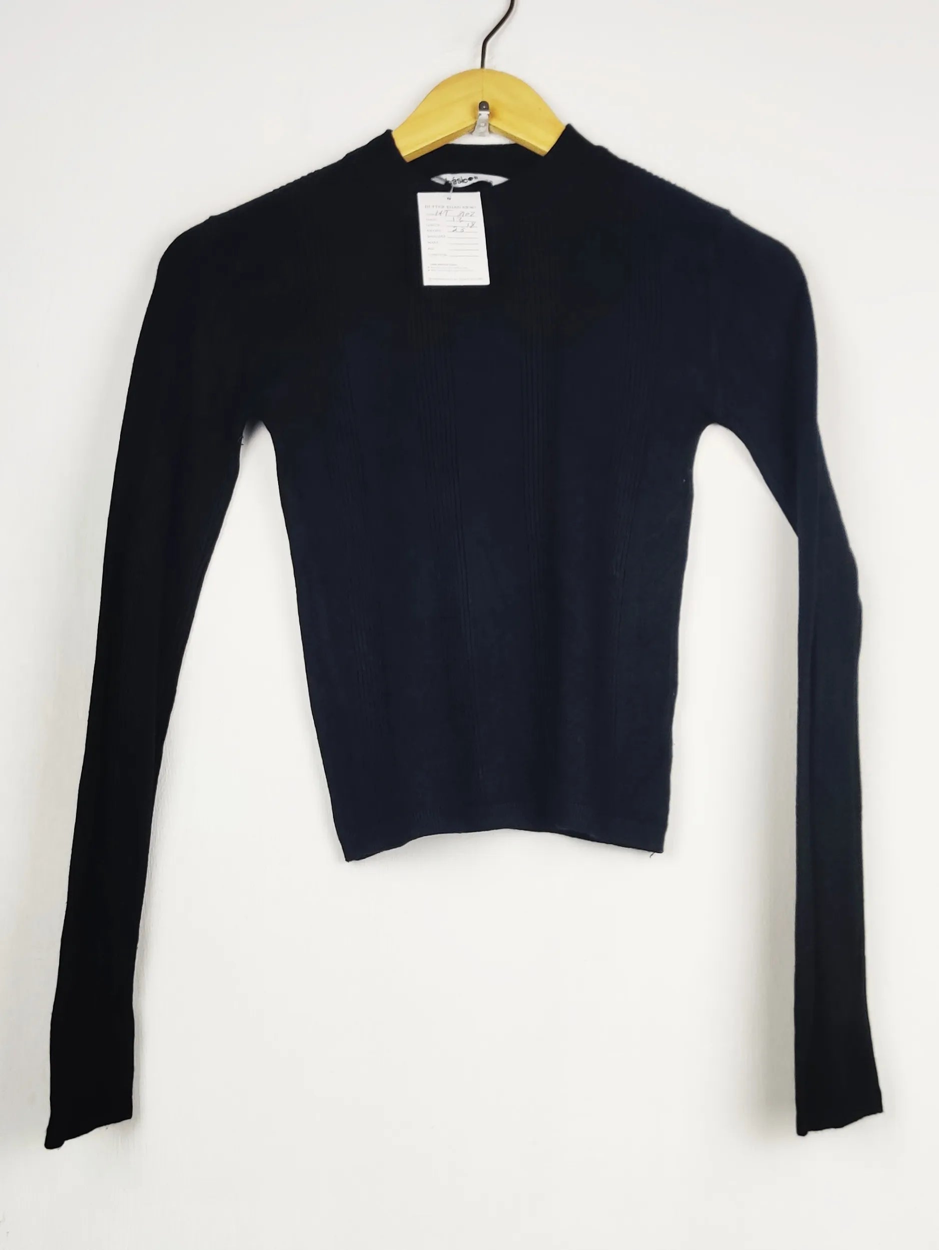 Buy online pre-used pre-loved 100% authentic & Original branded H&M (HT-3102) available in Pakistan. Top international brands avilable.