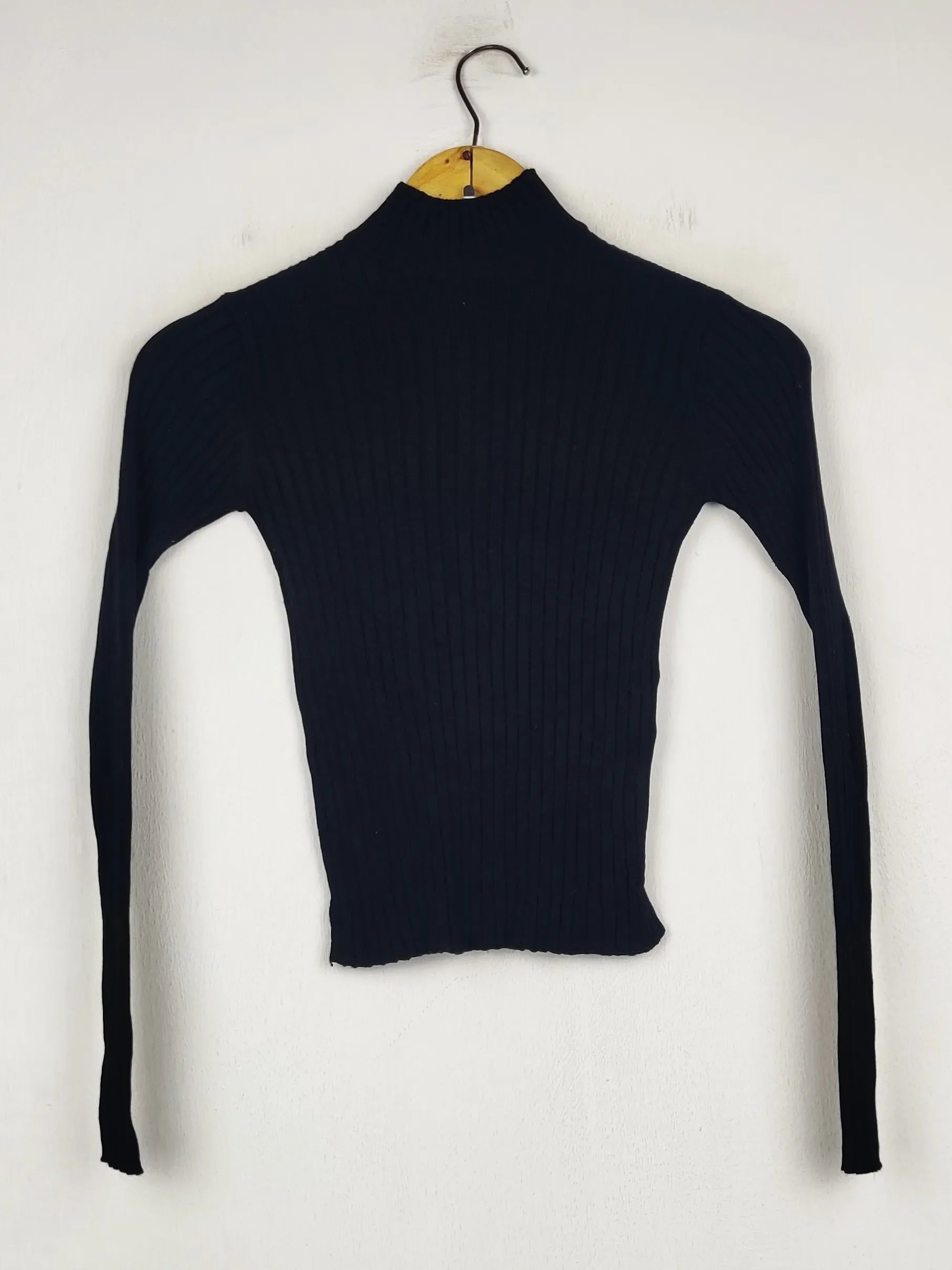 Buy online pre-used pre-loved 100% authentic & Original branded Pull & Bear (HT-3134) available in Pakistan. Top international brands avilable.