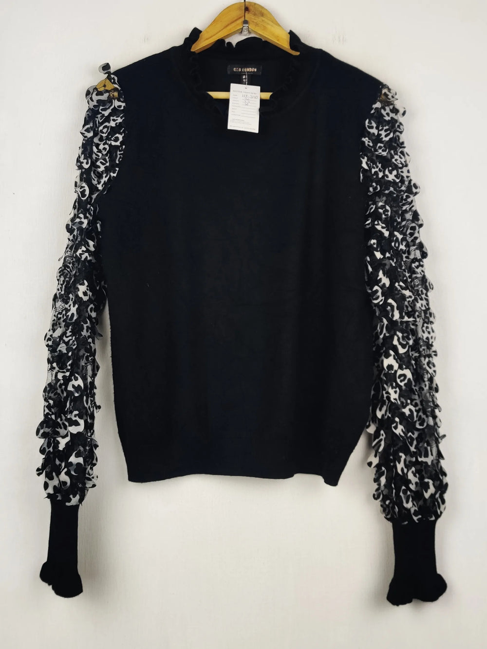 Buy online pre-used pre-loved 100% authentic & Original branded Qed London (HT-3142) available in Pakistan. Top international brands avilable.