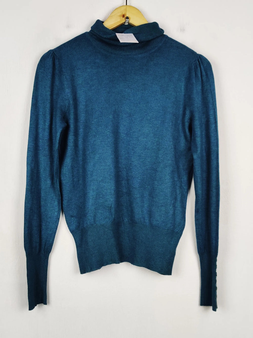Buy online pre-used pre-loved 100% authentic & Original branded Unknown Brand (HT-3232) available in Pakistan. Top international brands avilable.