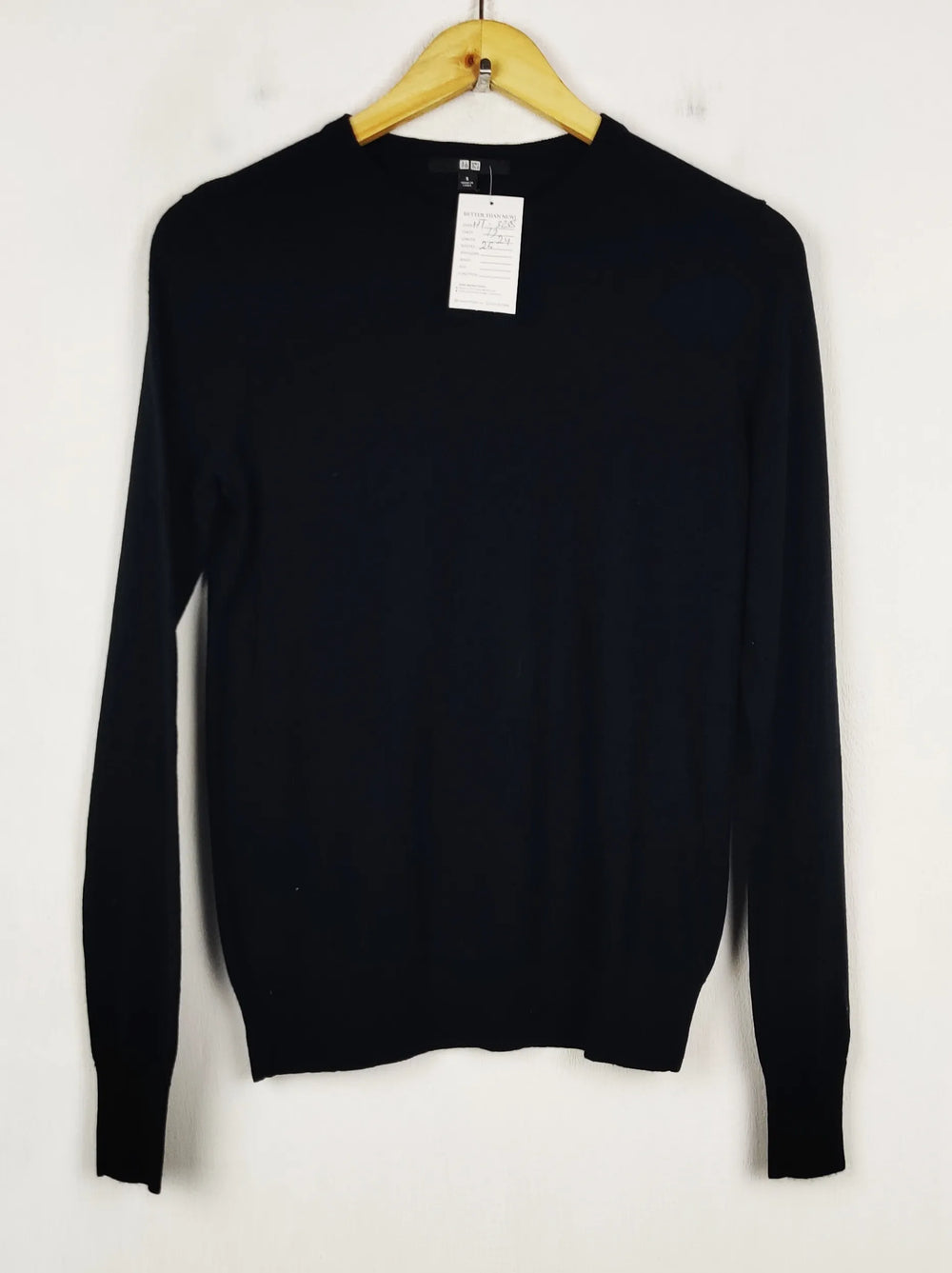 Buy online pre-used pre-loved 100% authentic & Original branded Uniqlo (HT-3238) available in Pakistan. Top international brands avilable.
