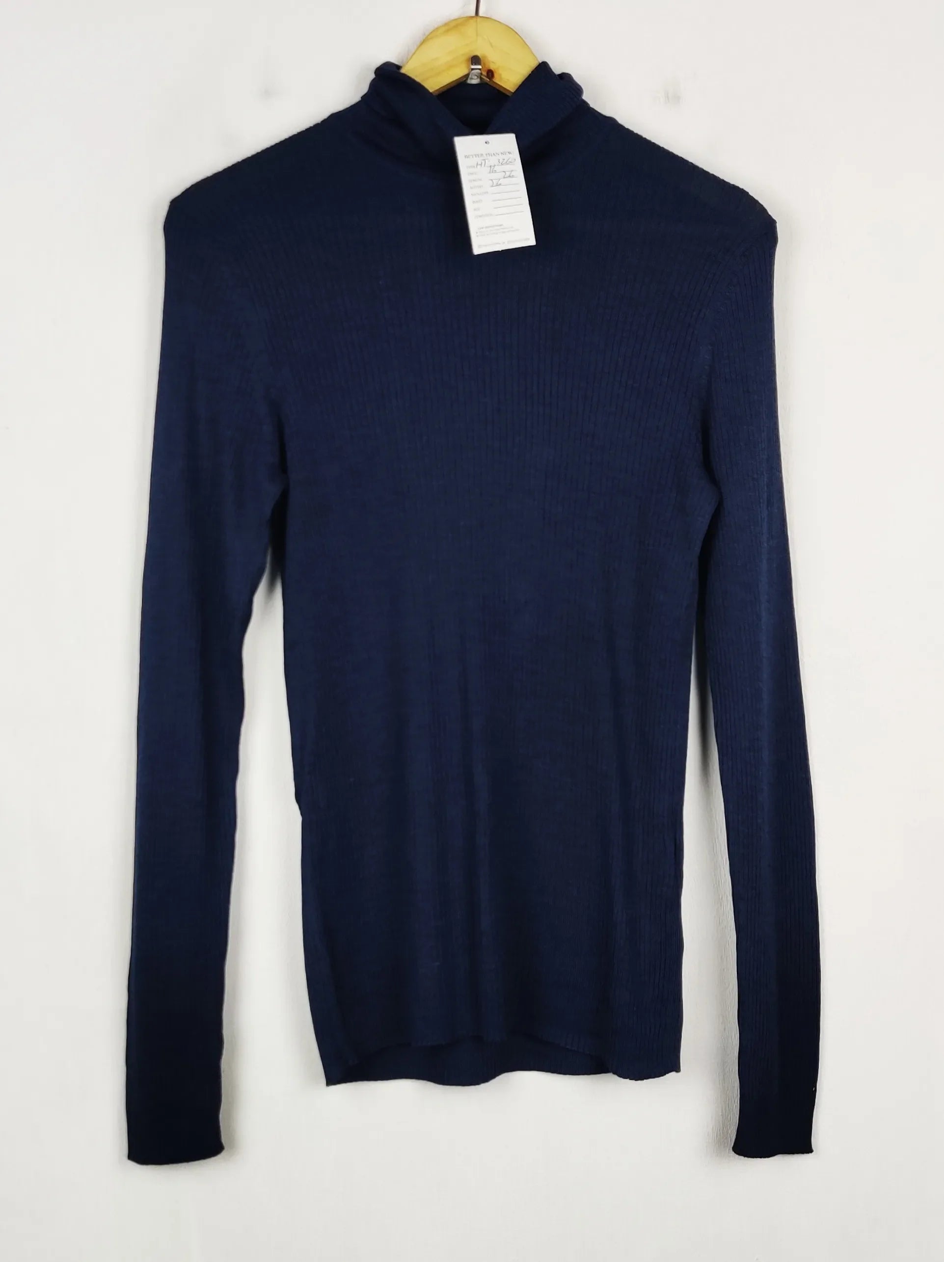 Buy online pre-used pre-loved 100% authentic & Original branded Uniqlo (HT-3260) available in Pakistan. Top international brands avilable.