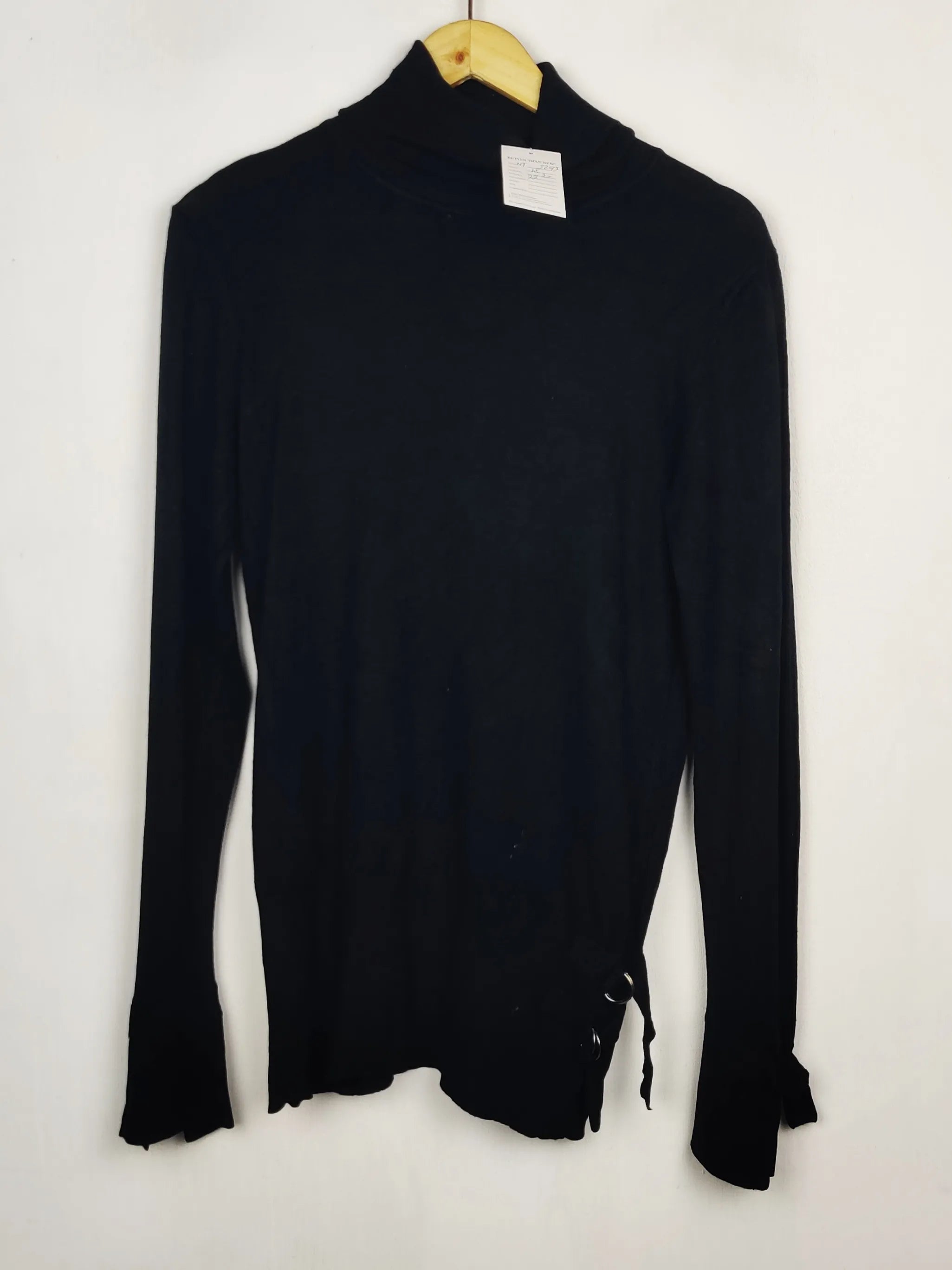 Buy online pre-used pre-loved 100% authentic & Original branded Velvet (HT-3293) available in Pakistan. Top international brands avilable.