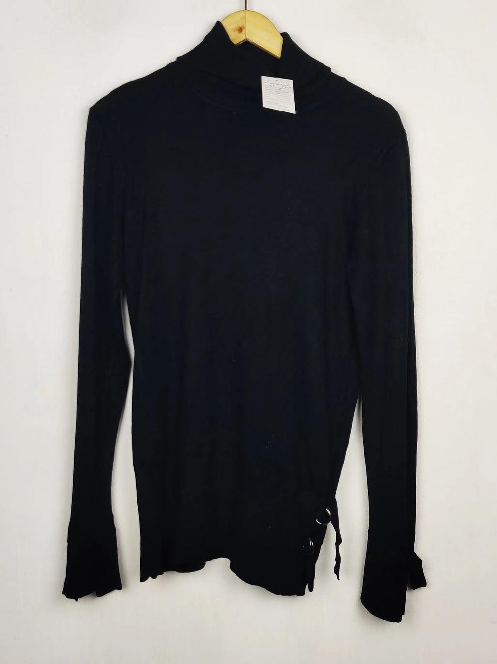 Buy online pre-used pre-loved 100% authentic & Original branded Velvet (HT-3293) available in Pakistan. Top international brands avilable.