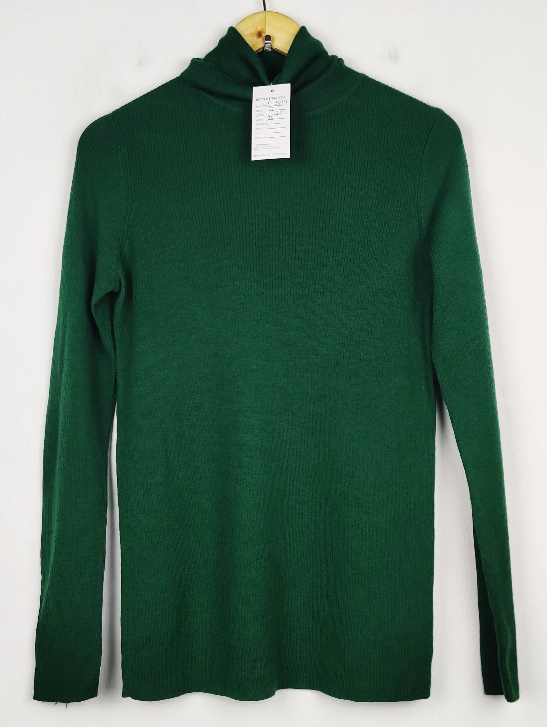 Buy online pre-used pre-loved 100% authentic & Original branded Uniqlo (HT-3434) available in Pakistan. Top international brands avilable.