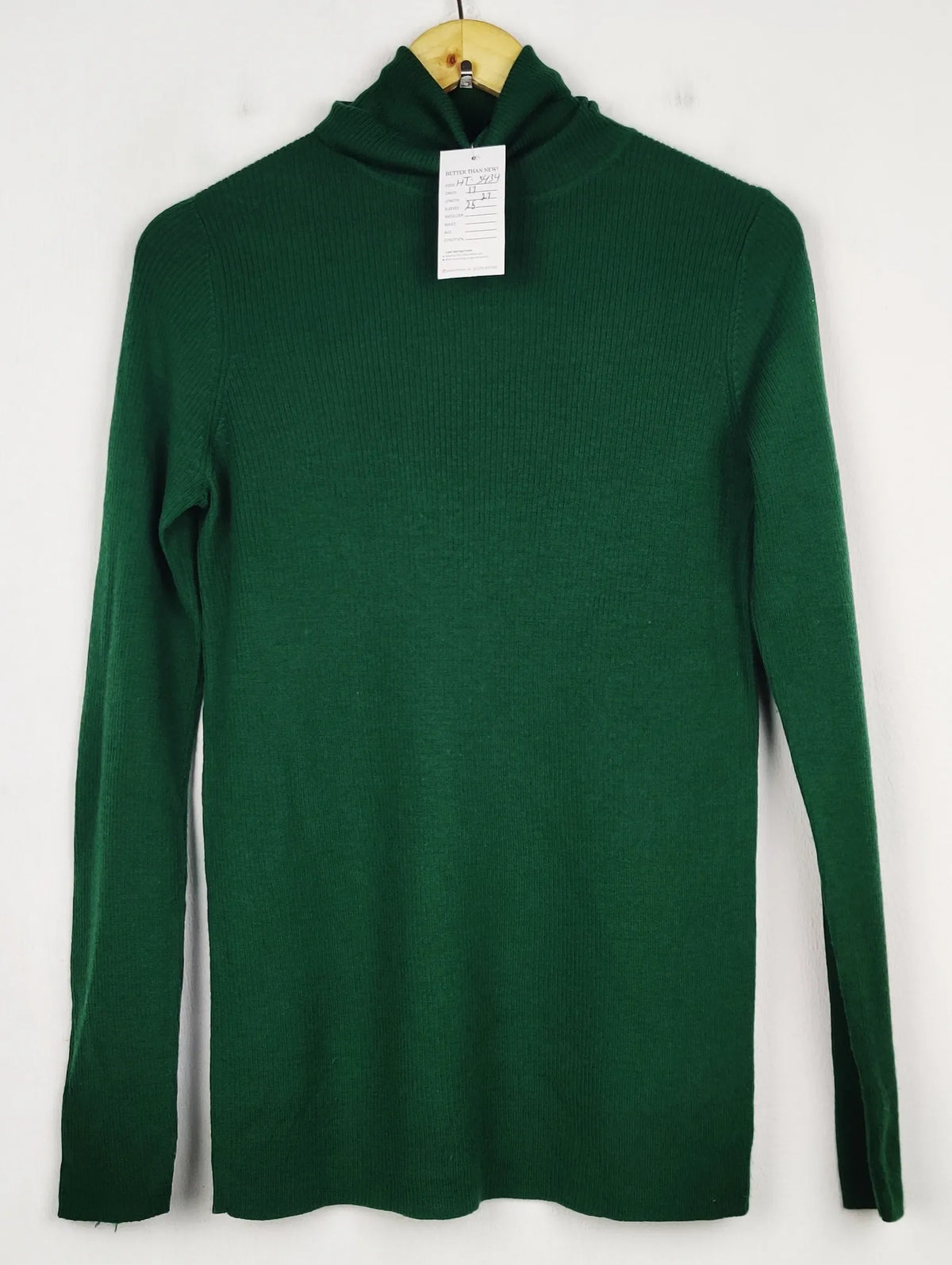 Buy online pre-used pre-loved 100% authentic & Original branded Uniqlo (HT-3434) available in Pakistan. Top international brands avilable.