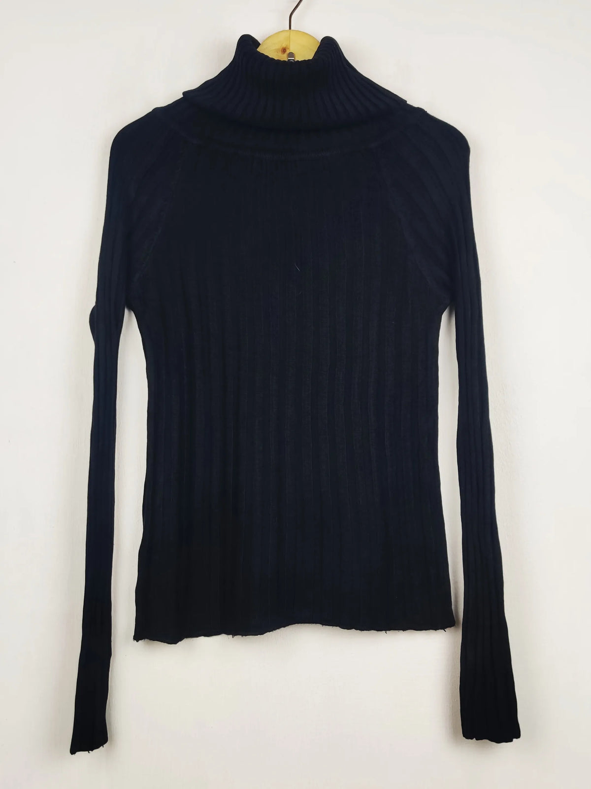 Buy online pre-used pre-loved 100% authentic & Original branded Unknown Brand (HT-3467) available in Pakistan. Top international brands avilable.