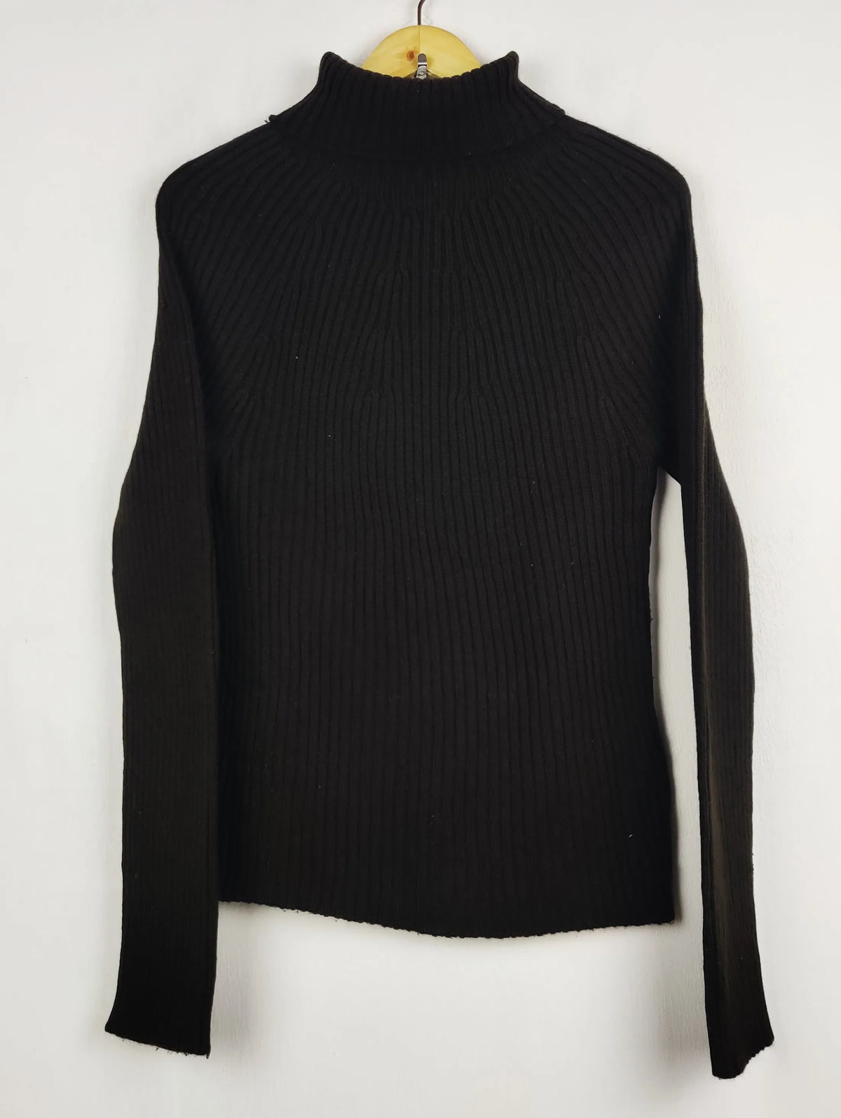Buy online pre-used pre-loved 100% authentic & Original branded Benetton (HT-3527) available in Pakistan. Top international brands avilable.