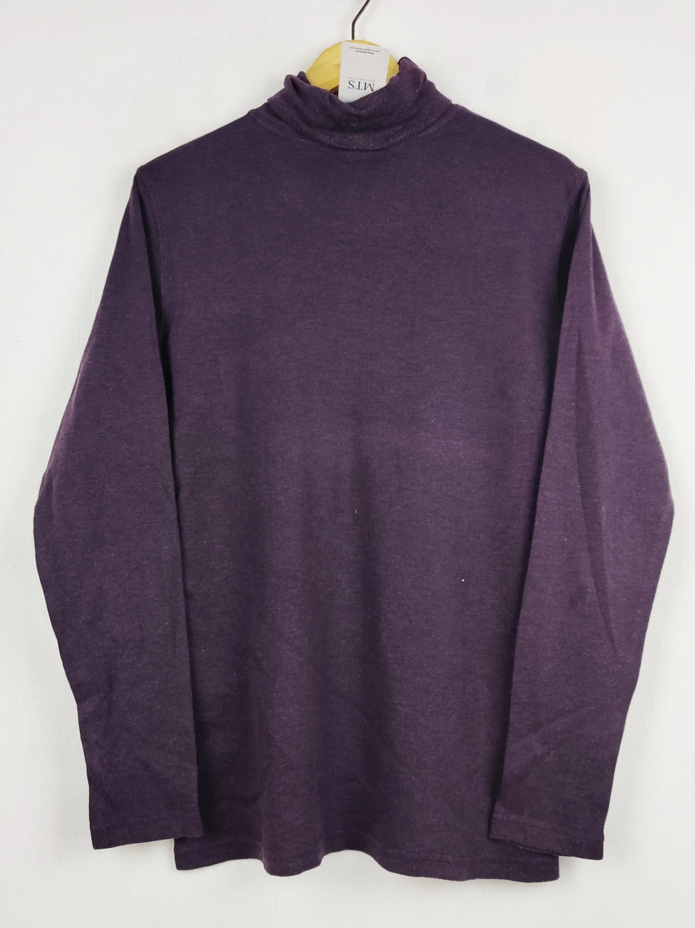 Buy online pre-used pre-loved 100% authentic & Original branded James Pringle (HT-3533) available in Pakistan. Top international brands avilable.