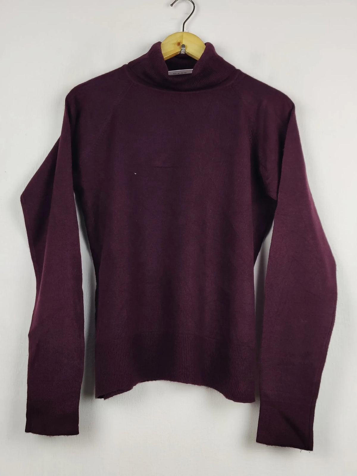 Buy online pre-used pre-loved 100% authentic & Original branded Tu (HT-3568) available in Pakistan. Top international brands avilable.