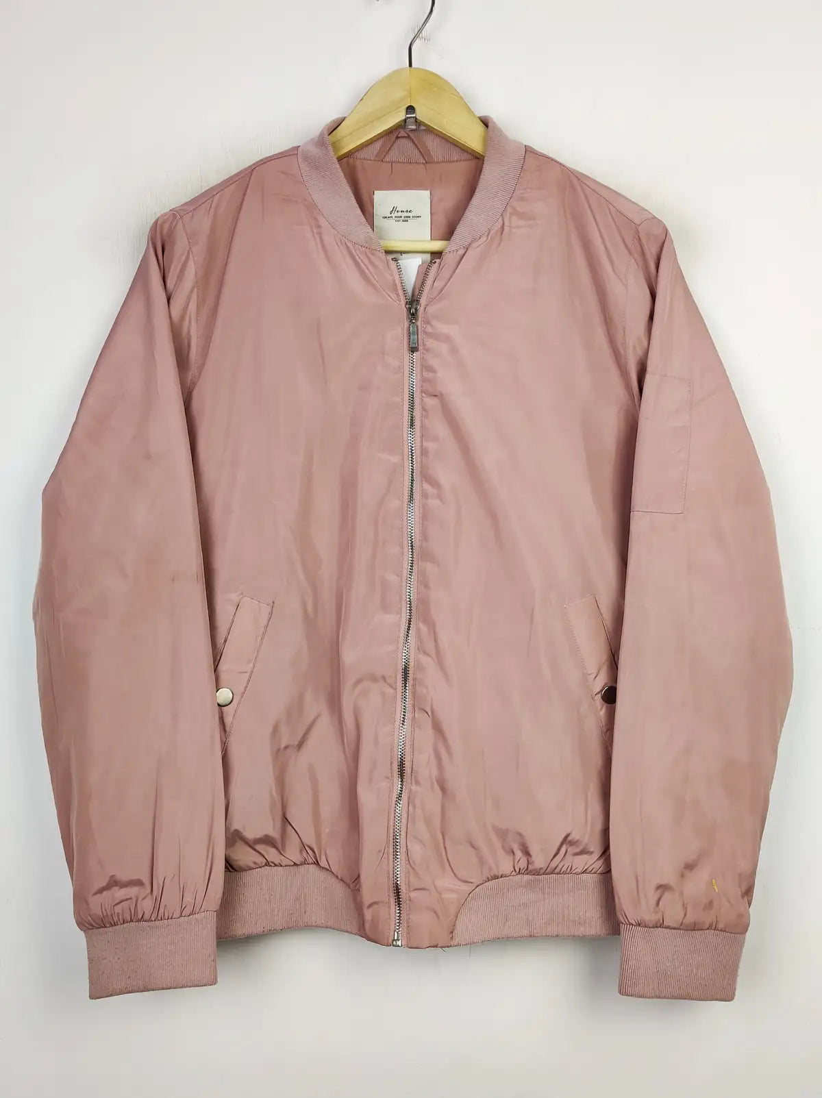 Buy online pre-used pre-loved 100% authentic & Original branded House (JKT-1002) available in Pakistan. Top international brands avilable.