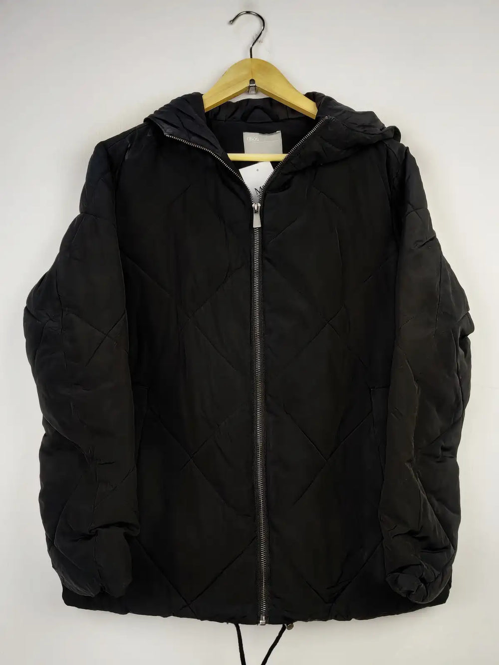 Buy online pre-used pre-loved 100% authentic & Original branded Asos (JKT-1005) available in Pakistan. Top international brands avilable.