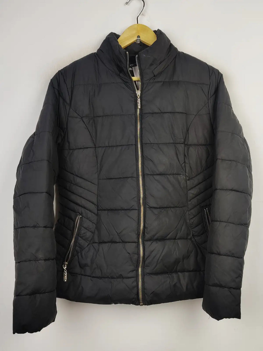 Buy online pre-used pre-loved 100% authentic & Original branded Black&Fish (JKT-1011) available in Pakistan. Top international brands avilable.