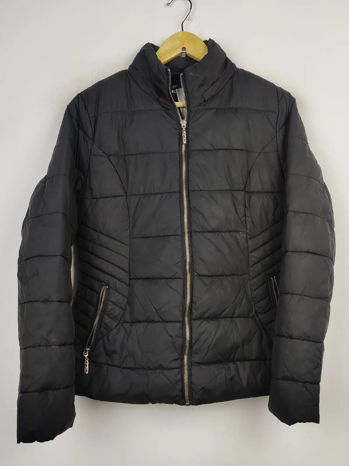Buy online pre-used pre-loved 100% authentic & Original branded Black&Fish (JKT-1011) available in Pakistan. Top international brands avilable.