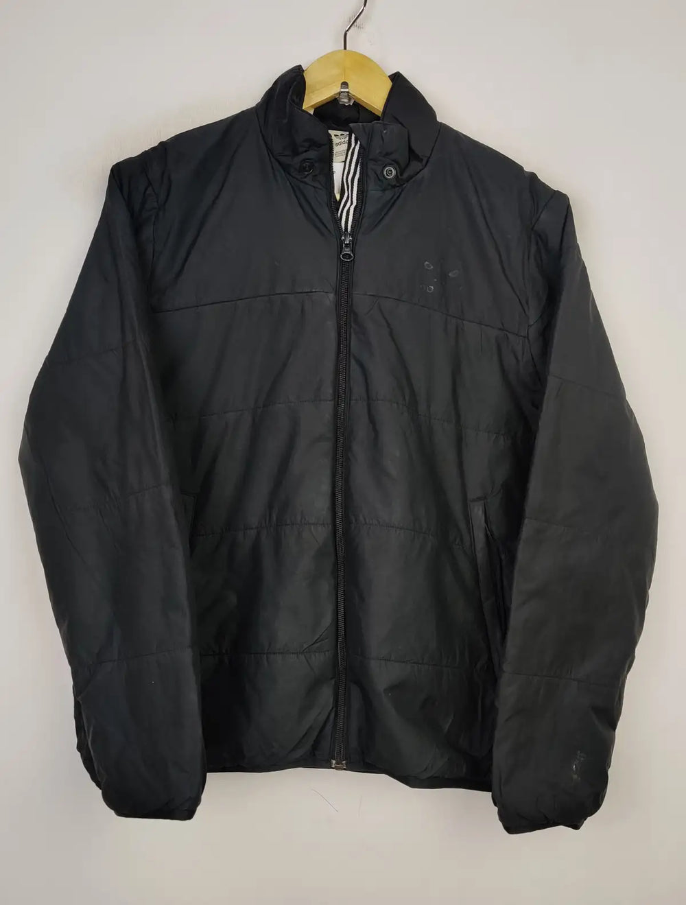 Buy online pre-used pre-loved 100% authentic & Original branded Adidas (JKT-1027) available in Pakistan. Top international brands avilable.