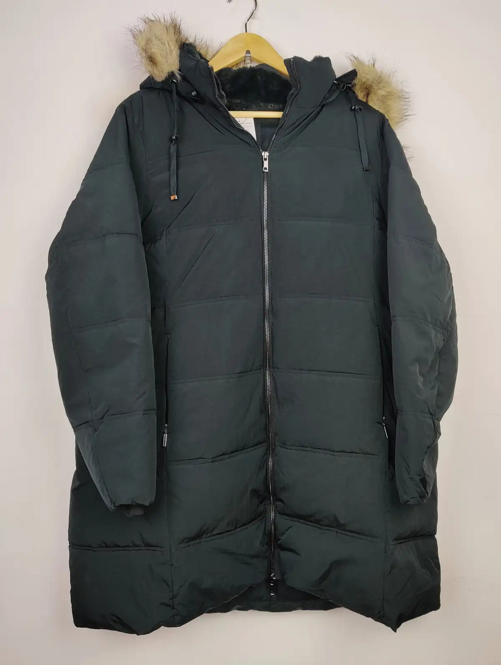 Buy online pre-used pre-loved 100% authentic & Original branded Marks & Spencer (JKT-1029) available in Pakistan. Top international brands avilable.