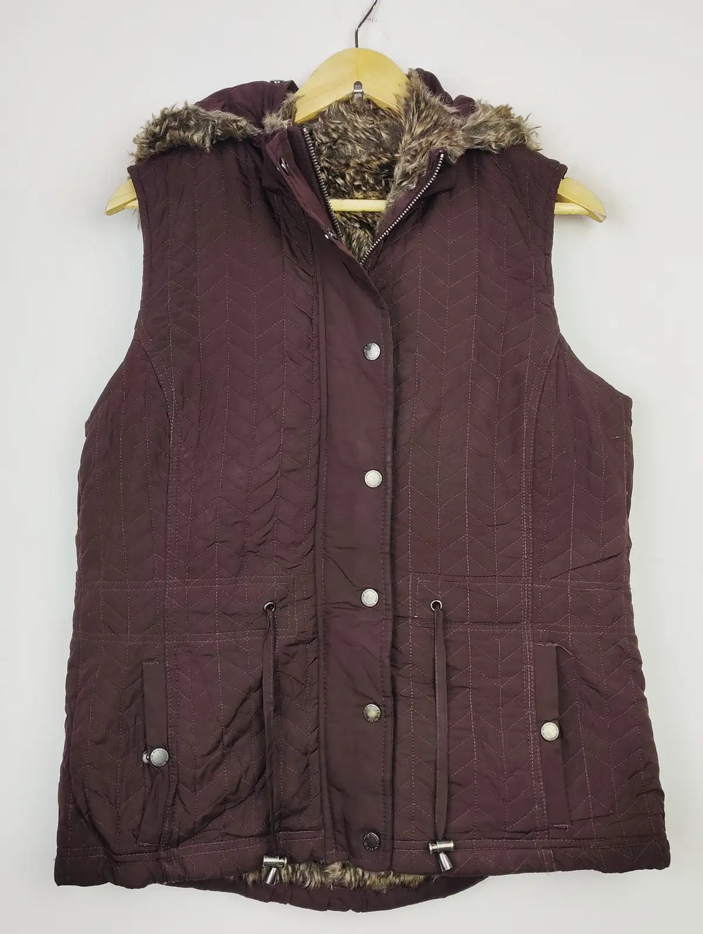 Buy online pre-used pre-loved 100% authentic & Original branded Unknown Brand (JKT-1033) available in Pakistan. Top international brands avilable.