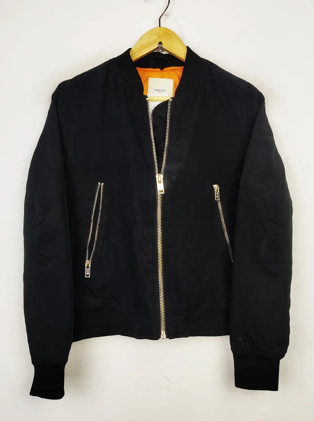 Buy online pre-used pre-loved 100% authentic & Original branded Mango (JKT-1040) available in Pakistan. Top international brands avilable.