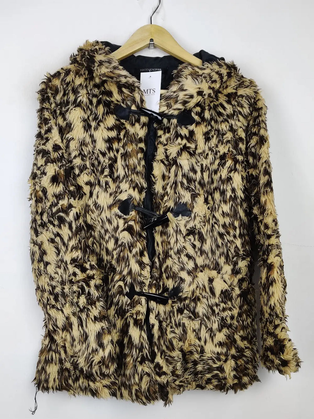 Buy online pre-used pre-loved 100% authentic & Original branded Haodoyi (JKT-1047) available in Pakistan. Top international brands avilable.