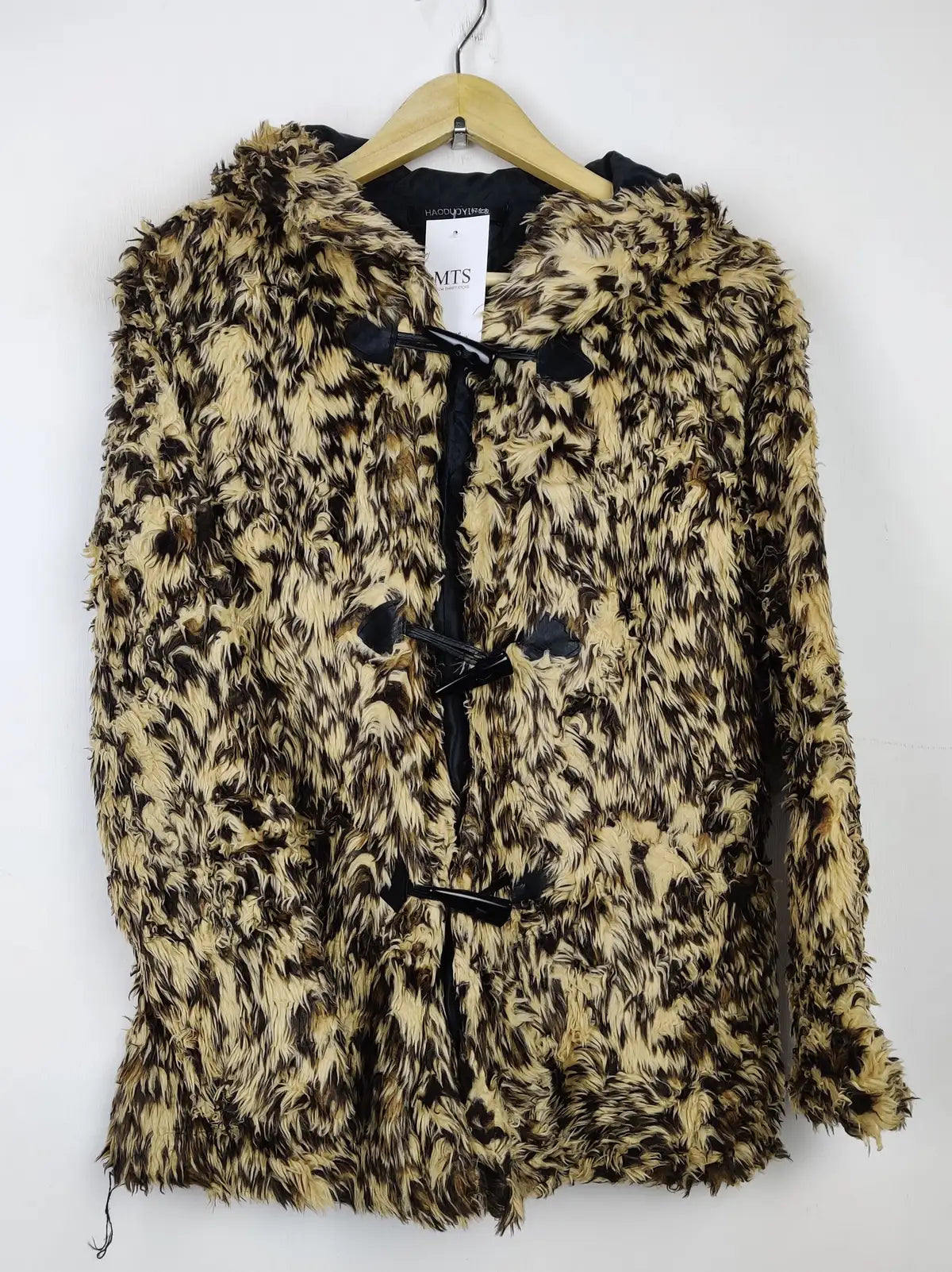 Buy online pre-used pre-loved 100% authentic & Original branded Haodoyi (JKT-1047) available in Pakistan. Top international brands avilable.