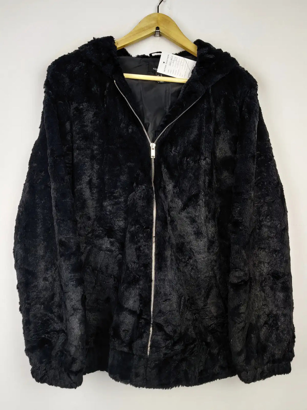 Buy online pre-used pre-loved 100% authentic & Original branded New Look (JKT-1053) available in Pakistan. Top international brands avilable.