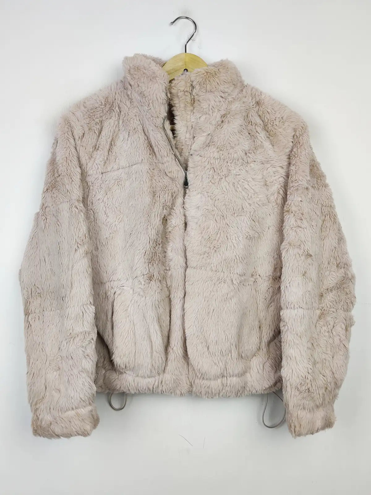 Buy online pre-used pre-loved 100% authentic & Original branded New Look (JKT-1060) available in Pakistan. Top international brands avilable.