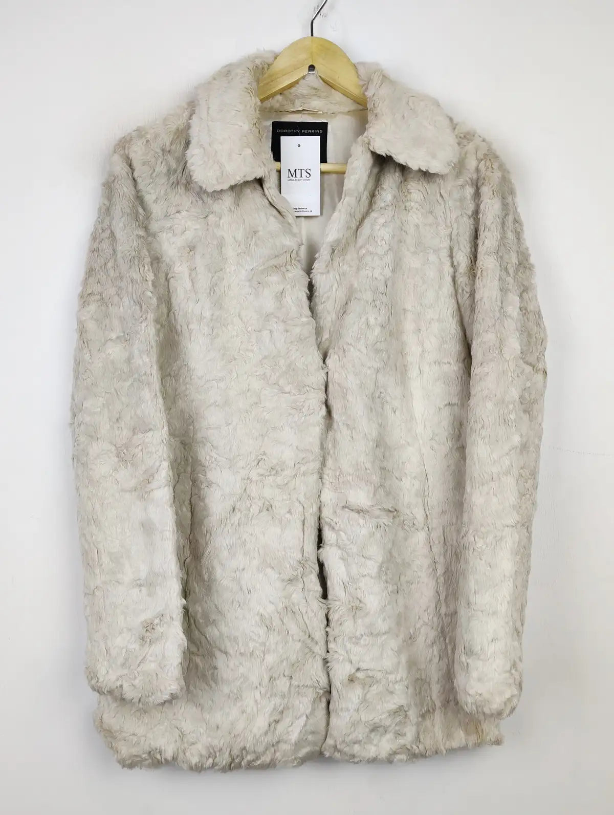 Buy online pre-used pre-loved 100% authentic & Original branded Dorothy Perkins (JKT-1065) available in Pakistan. Top international brands avilable.