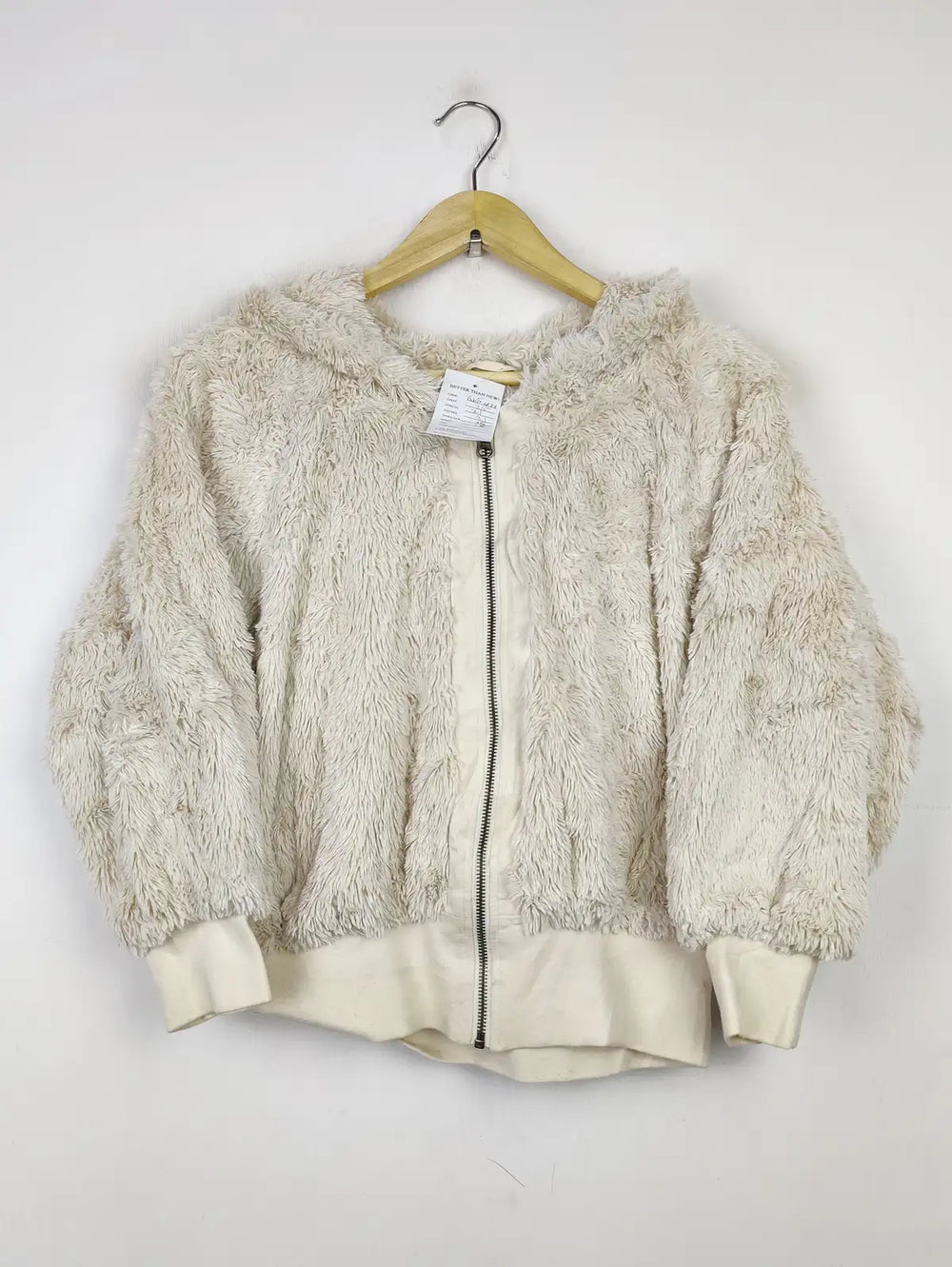 Buy online pre-used pre-loved 100% authentic & Original branded Unknown Brand (JKT-1077) available in Pakistan. Top international brands avilable.