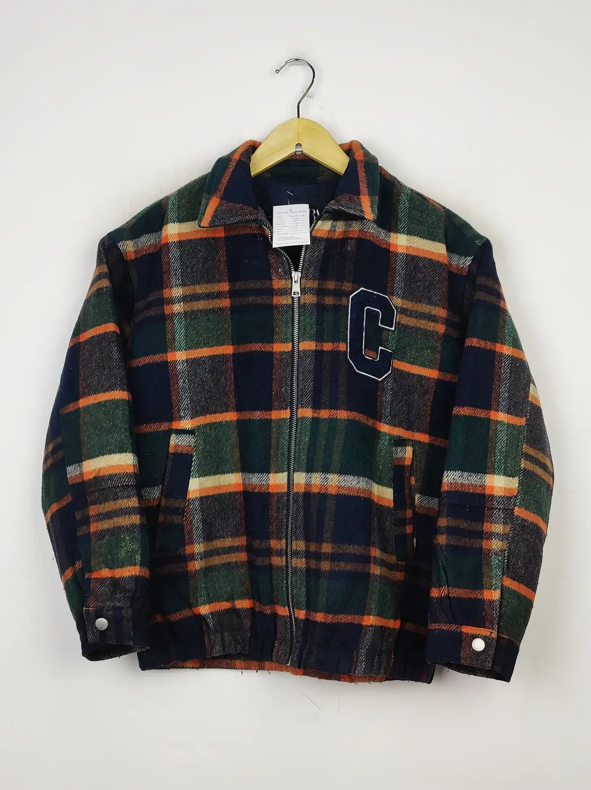 Buy online pre-used pre-loved 100% authentic & Original branded Zara (JKT-1119) available in Pakistan. Top international brands avilable.