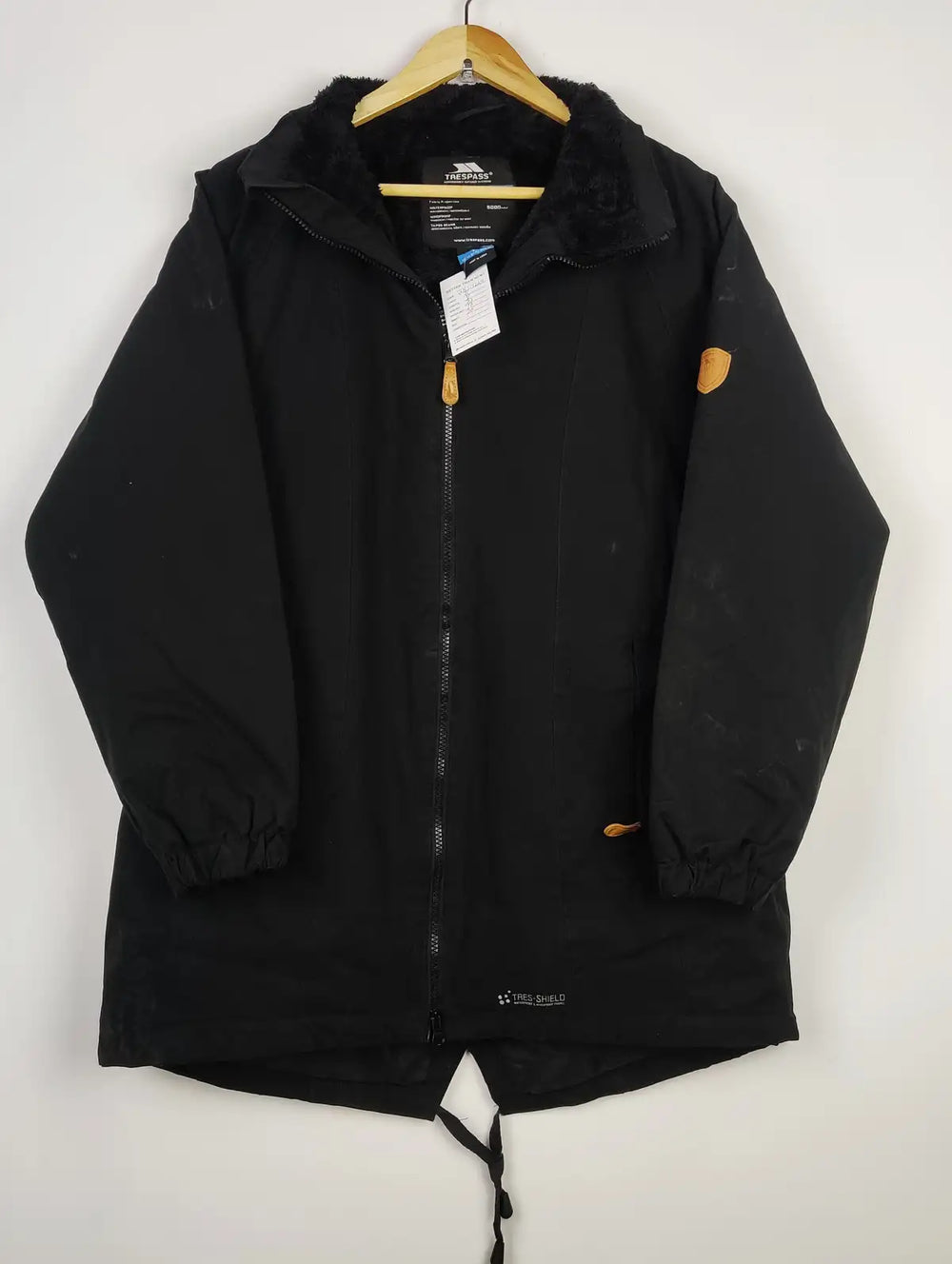 Buy online pre-used pre-loved 100% authentic & Original branded Trespass (JKT-1269) available in Pakistan. Top international brands avilable.