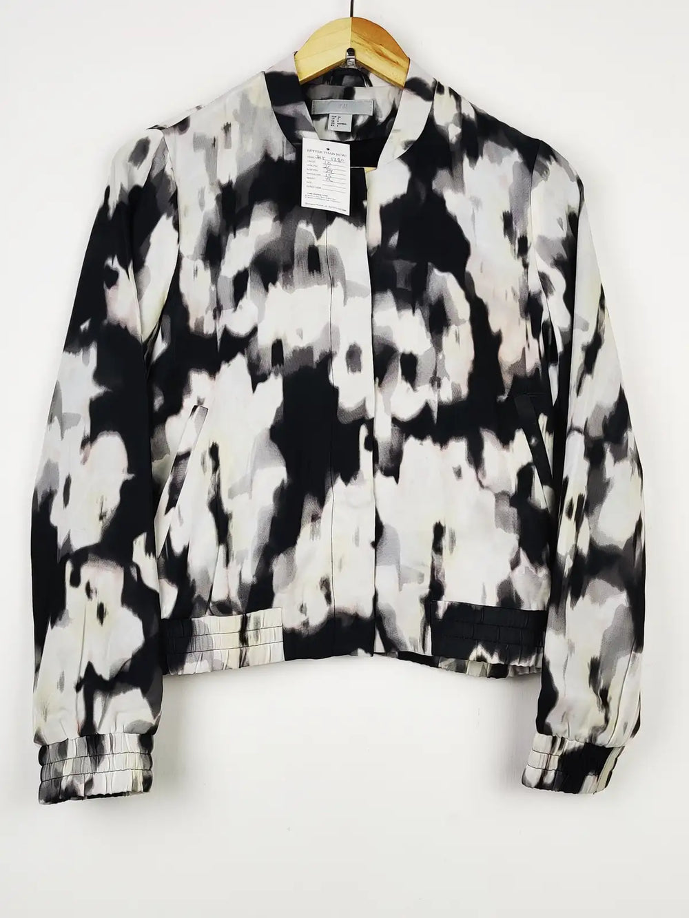 Buy online pre-used pre-loved 100% authentic & Original branded H&M (JKT-1280) available in Pakistan. Top international brands avilable.