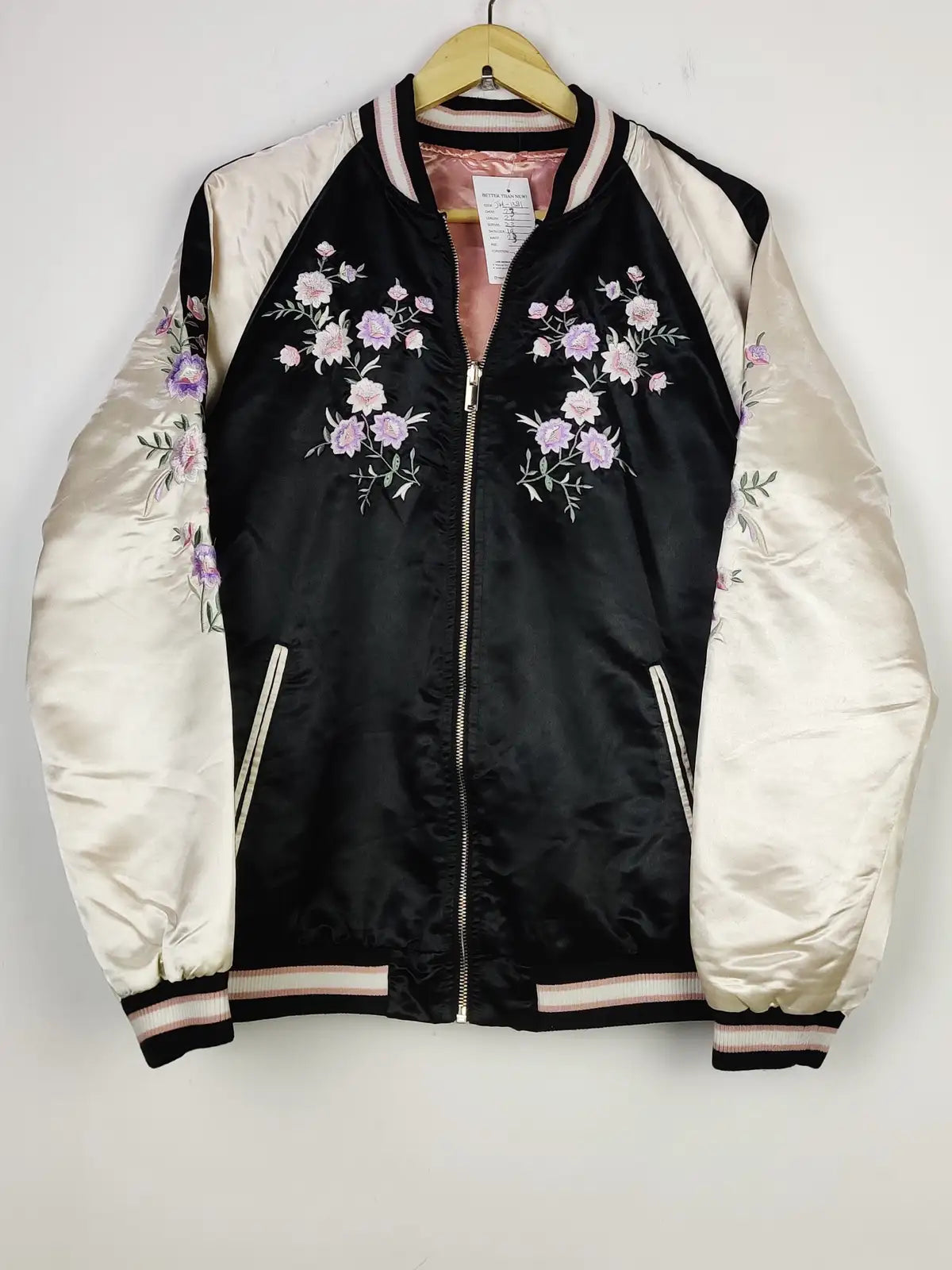 Buy online pre-used pre-loved 100% authentic & Original branded Unknown Brand (JKT-1381) available in Pakistan. Top international brands avilable.