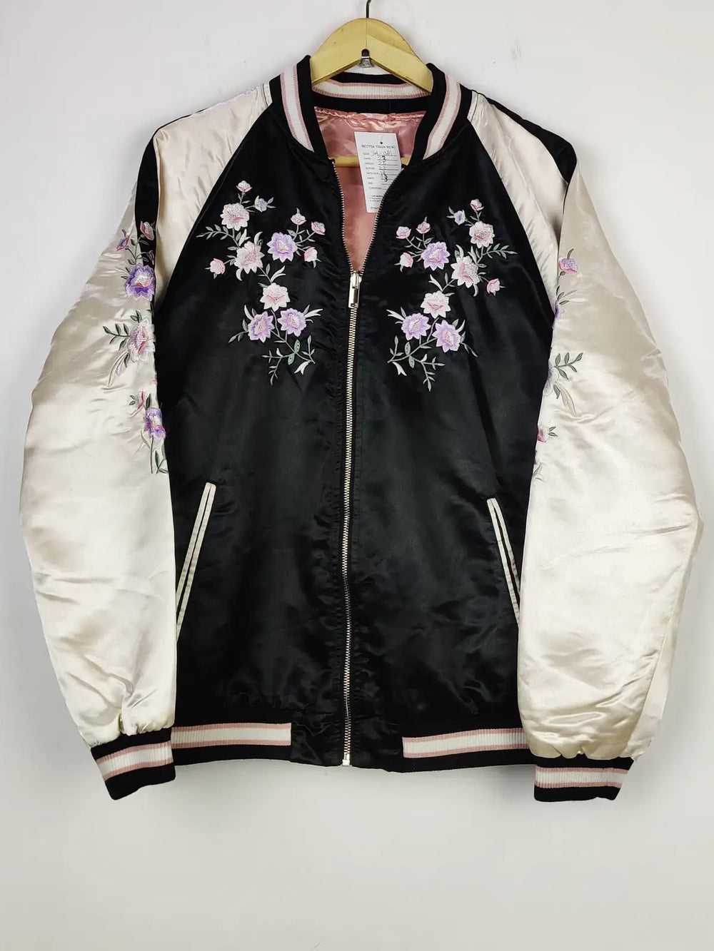 Buy online pre-used pre-loved 100% authentic & Original branded Unknown Brand (JKT-1381) available in Pakistan. Top international brands avilable.