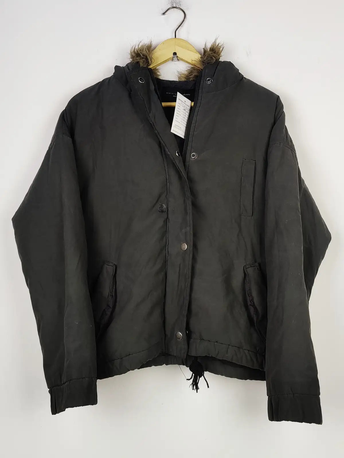 Buy online pre-used pre-loved 100% authentic & Original branded Mooistry (JKT-1424) available in Pakistan. Top international brands avilable.