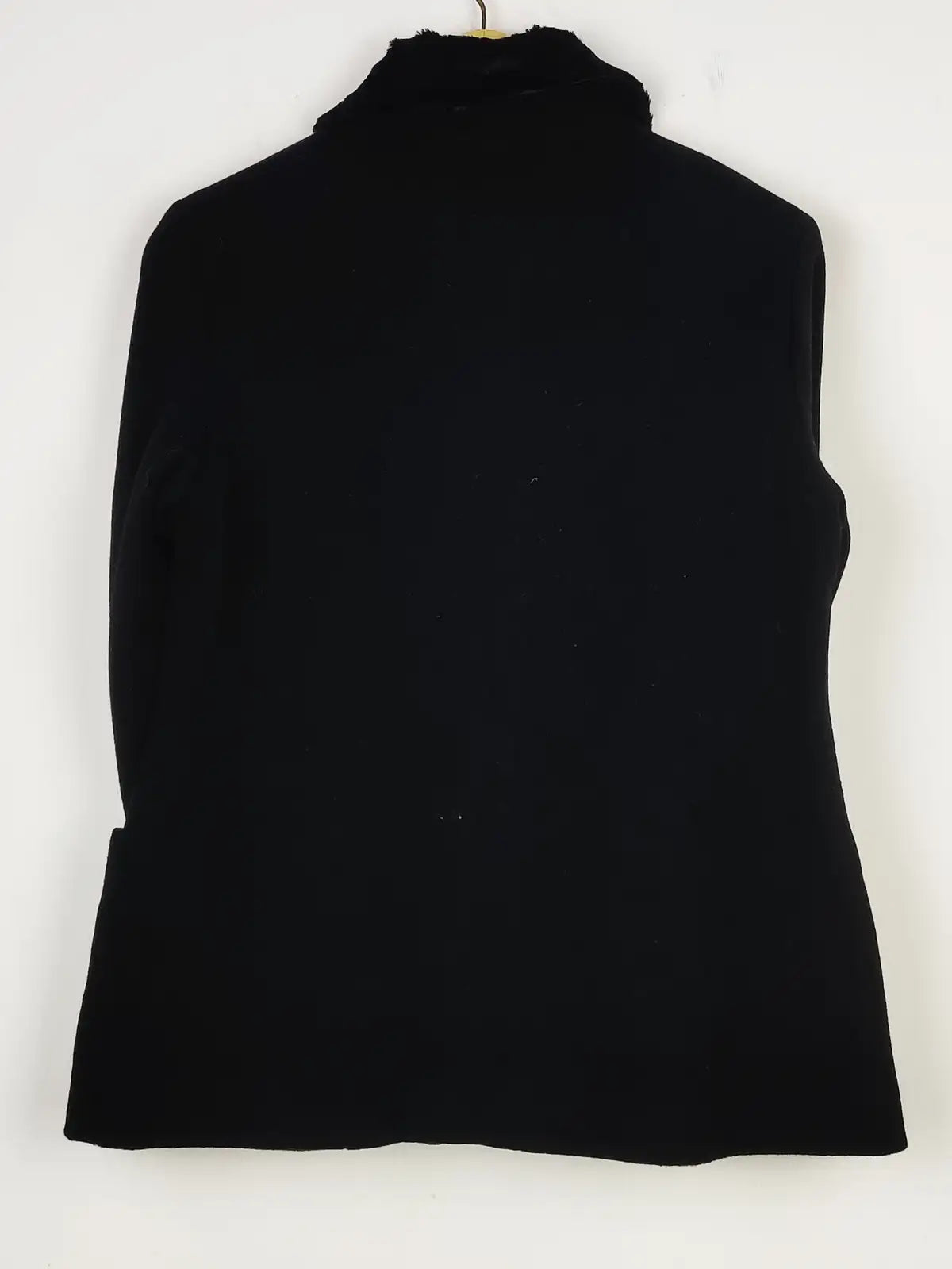 Wallis (JKT-1443)