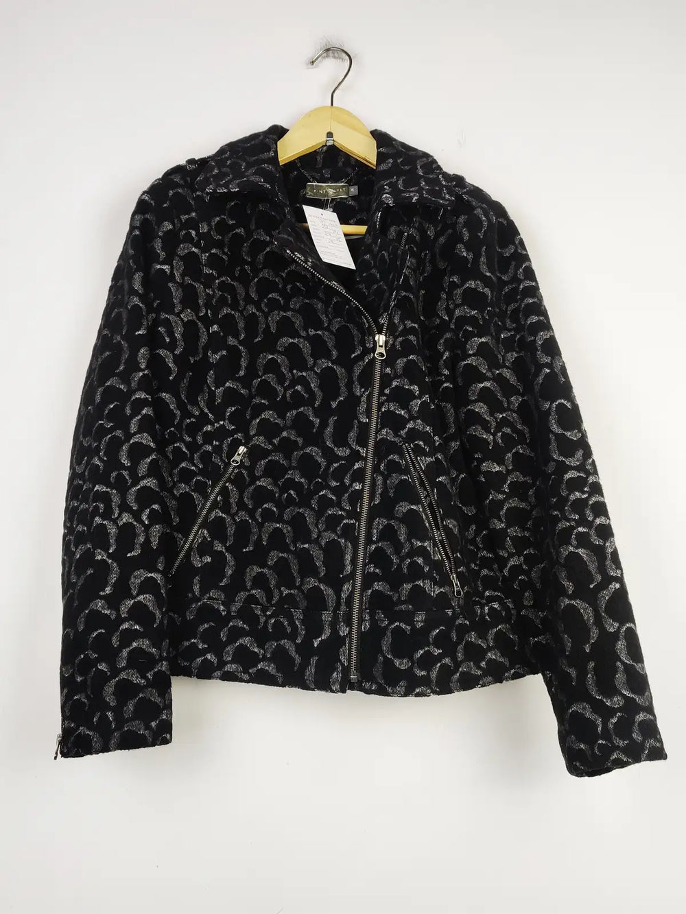Buy online pre-used pre-loved 100% authentic & Original branded Mint Velvet (JKT-1468) available in Pakistan. Top international brands avilable.