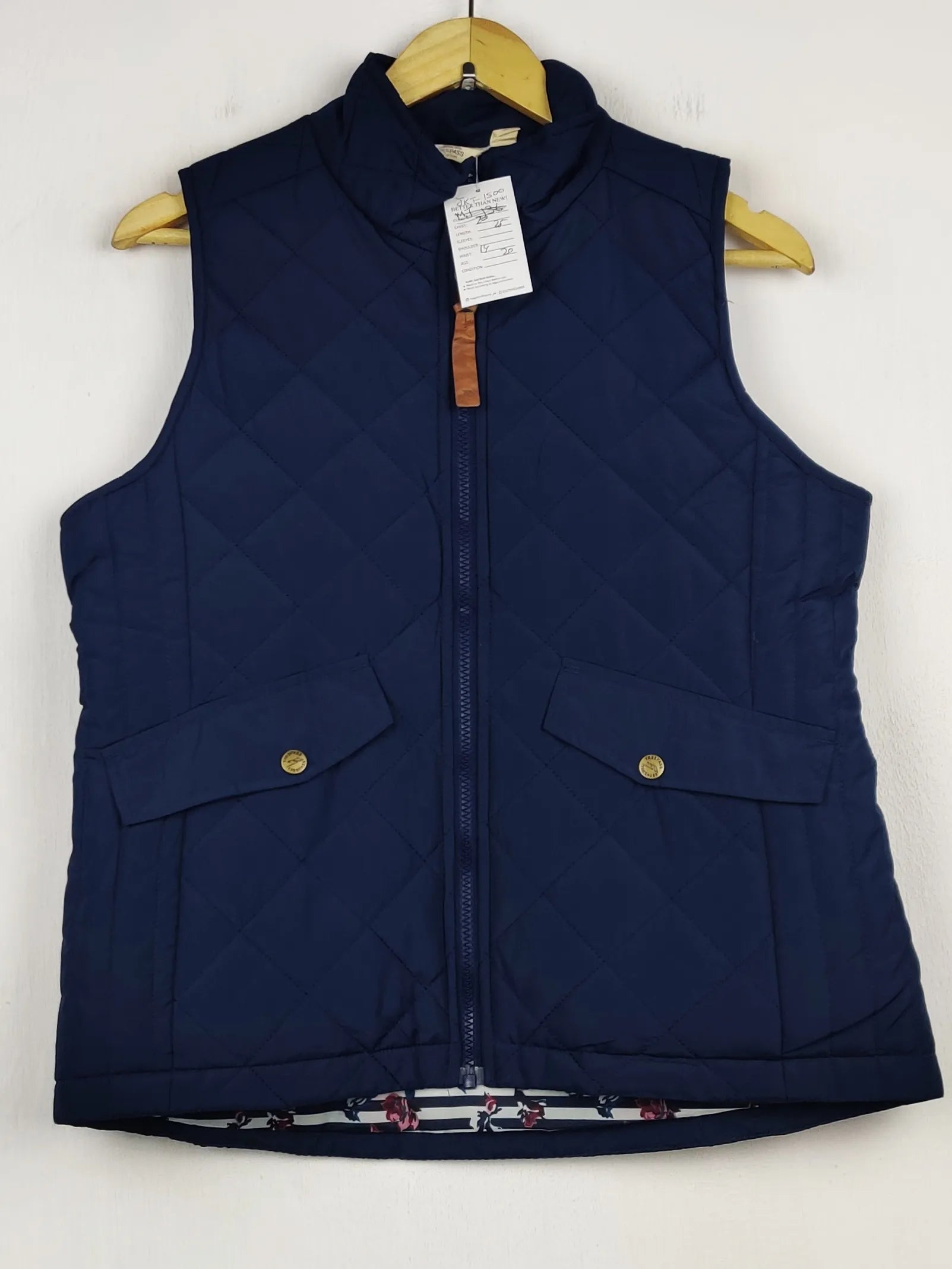 Buy online pre-used pre-loved 100% authentic & Original branded Trespass (JKT-1500) available in Pakistan. Top international brands avilable.