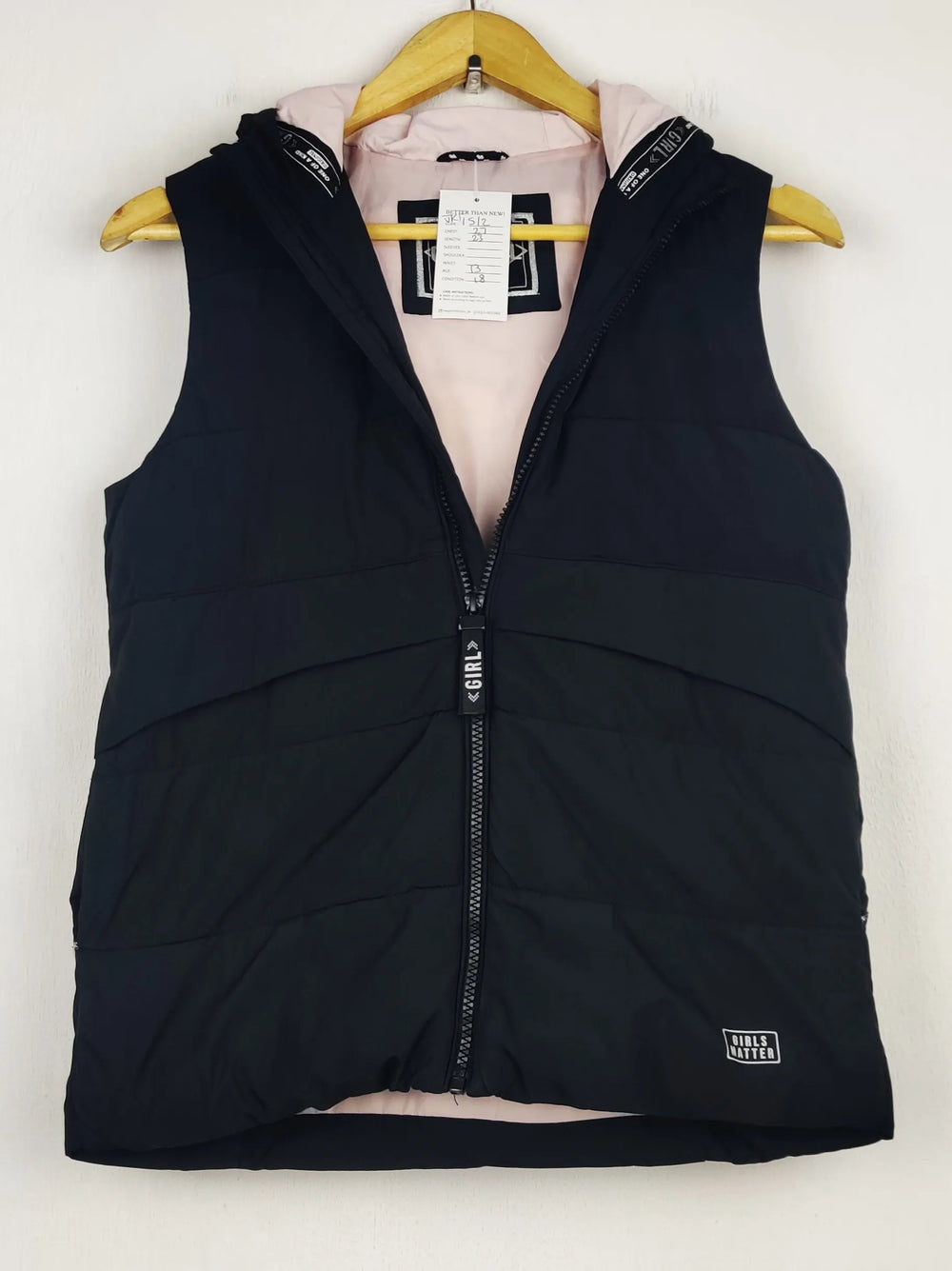 Buy online pre-used pre-loved 100% authentic & Original branded Girl (JKT-1512) available in Pakistan. Top international brands avilable.