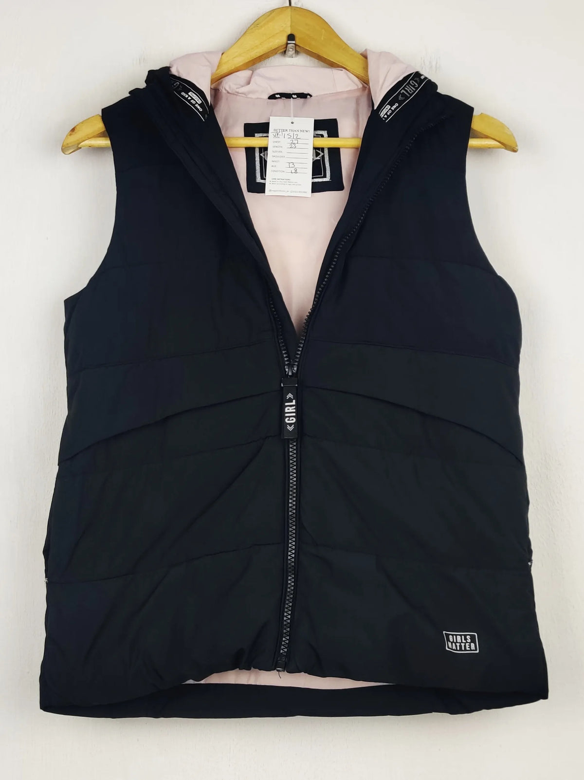 Buy online pre-used pre-loved 100% authentic & Original branded Girl (JKT-1512) available in Pakistan. Top international brands avilable.