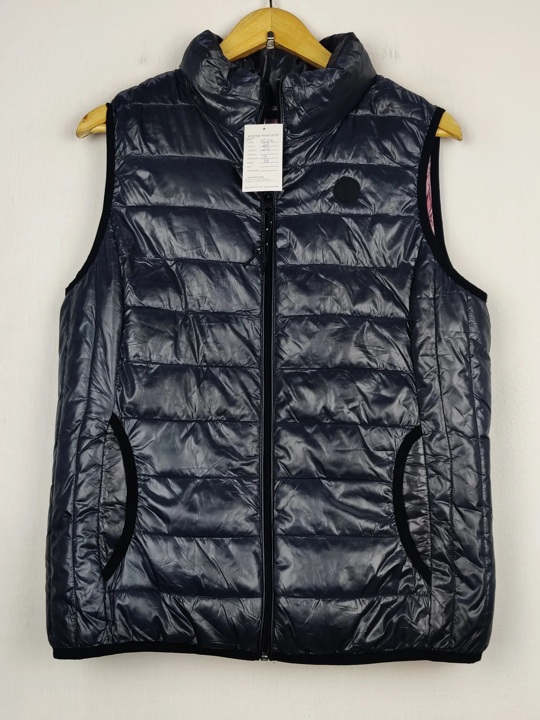 Buy online pre-used pre-loved 100% authentic & Original branded Qs (JKT-1524) available in Pakistan. Top international brands avilable.