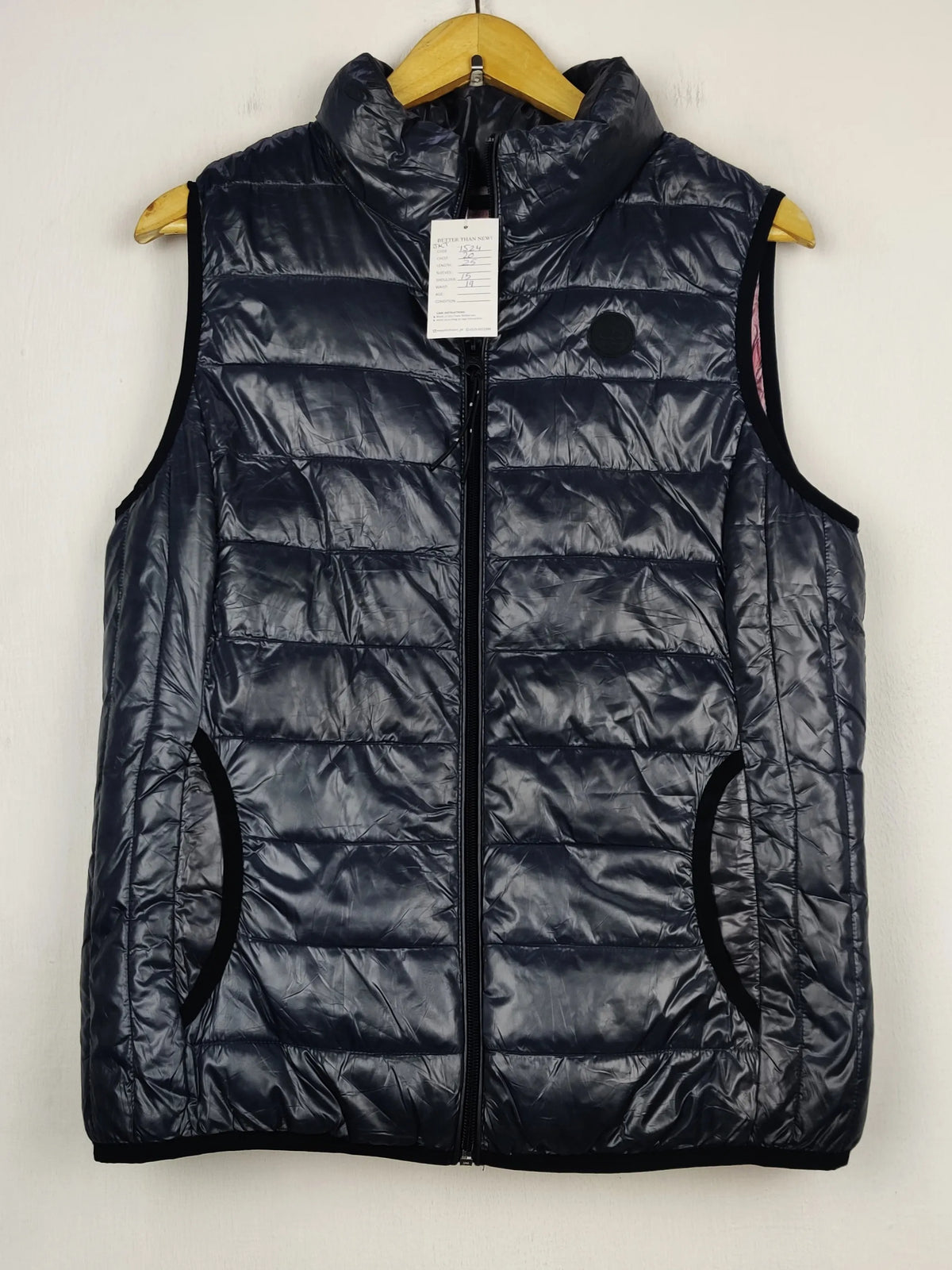Buy online pre-used pre-loved 100% authentic & Original branded Qs (JKT-1524) available in Pakistan. Top international brands avilable.