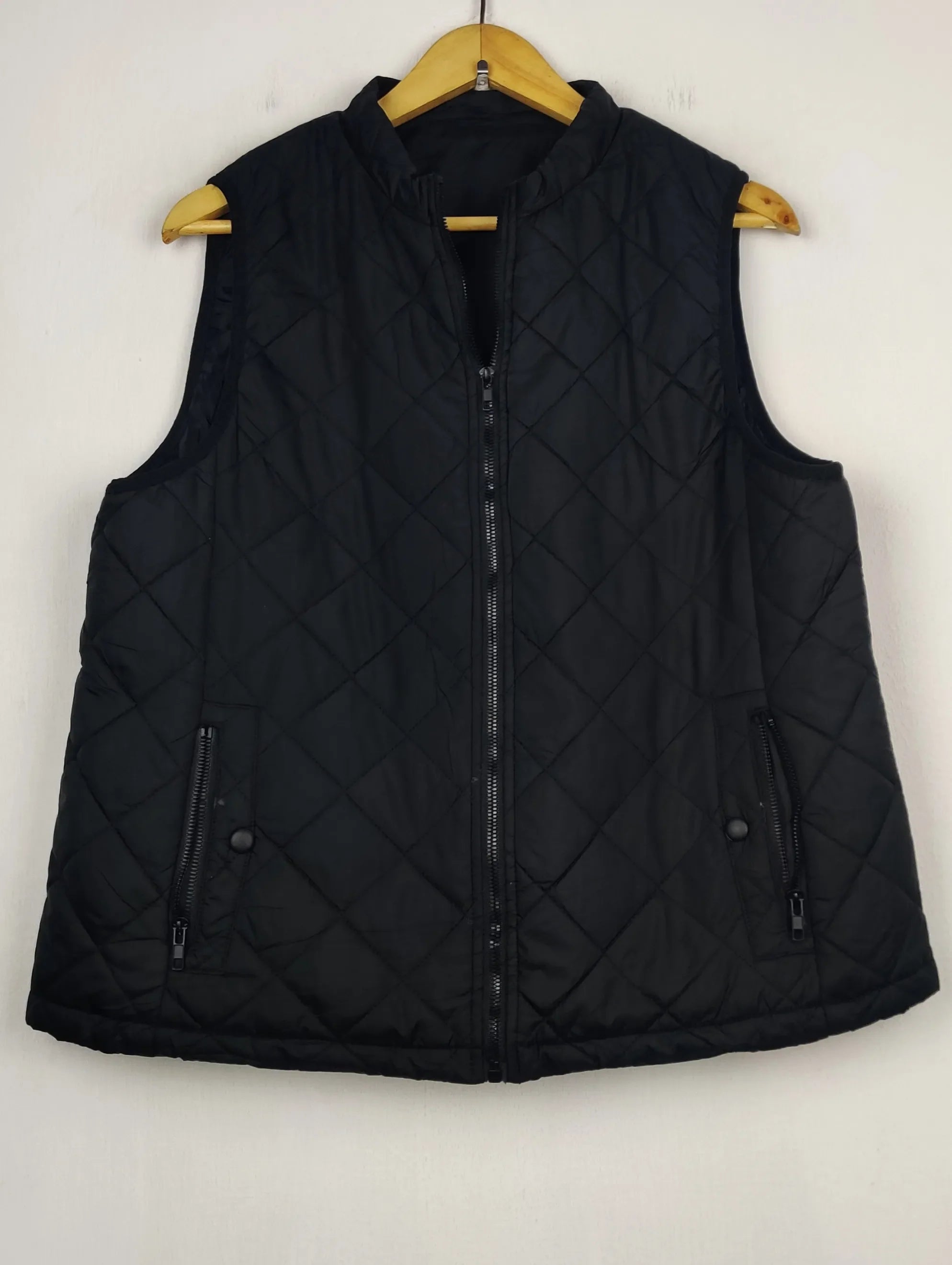 Buy online pre-used pre-loved 100% authentic & Original branded Unknown Brand (JKT-1528) available in Pakistan. Top international brands avilable.