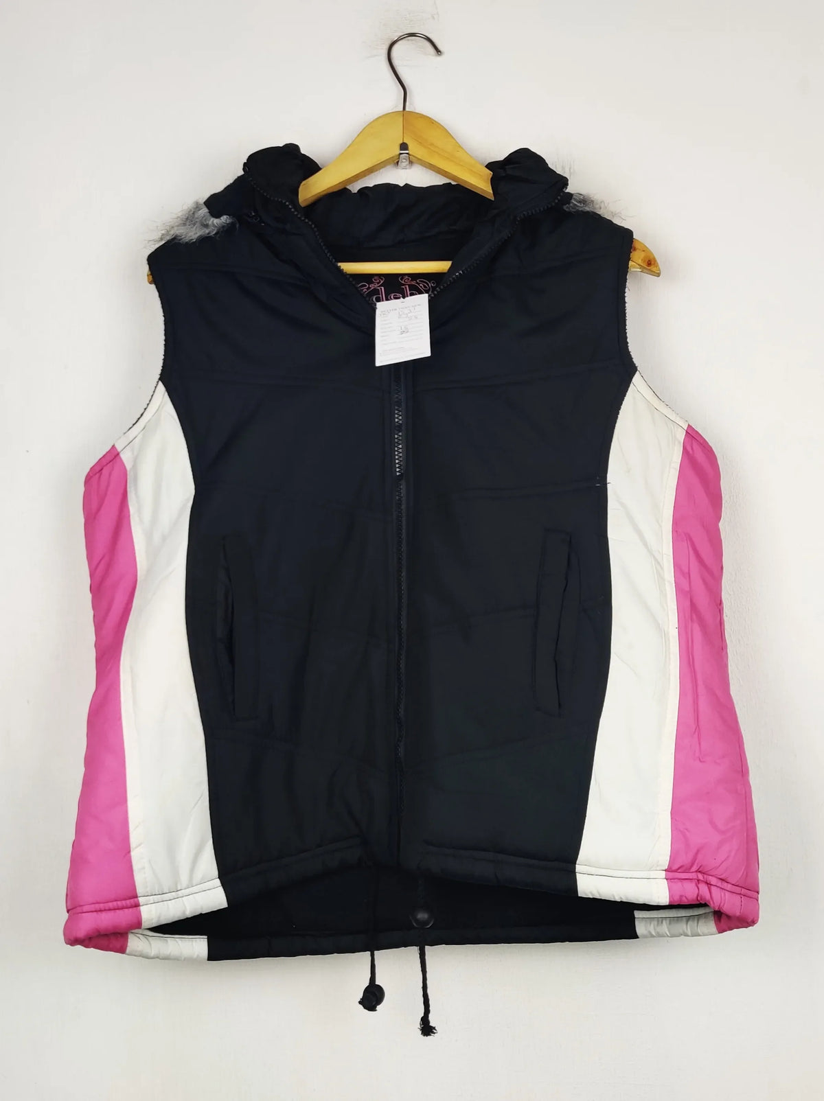 Buy online pre-used pre-loved 100% authentic & Original branded Deb (JKT-1531) available in Pakistan. Top international brands avilable.